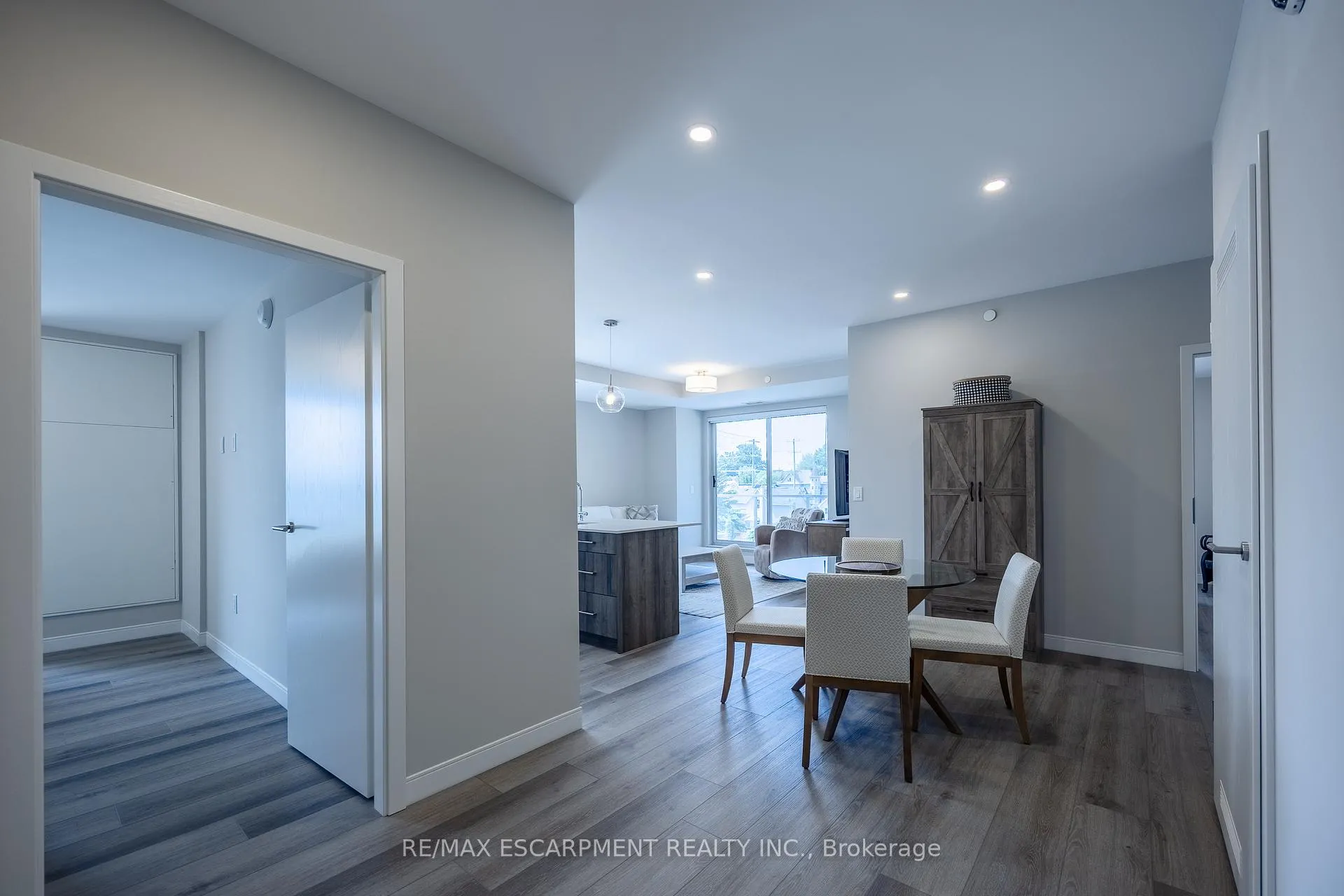 Photo 8 of Unit 201, 118 West Street, Port Colborne, Sugarloaf — HOMEH
