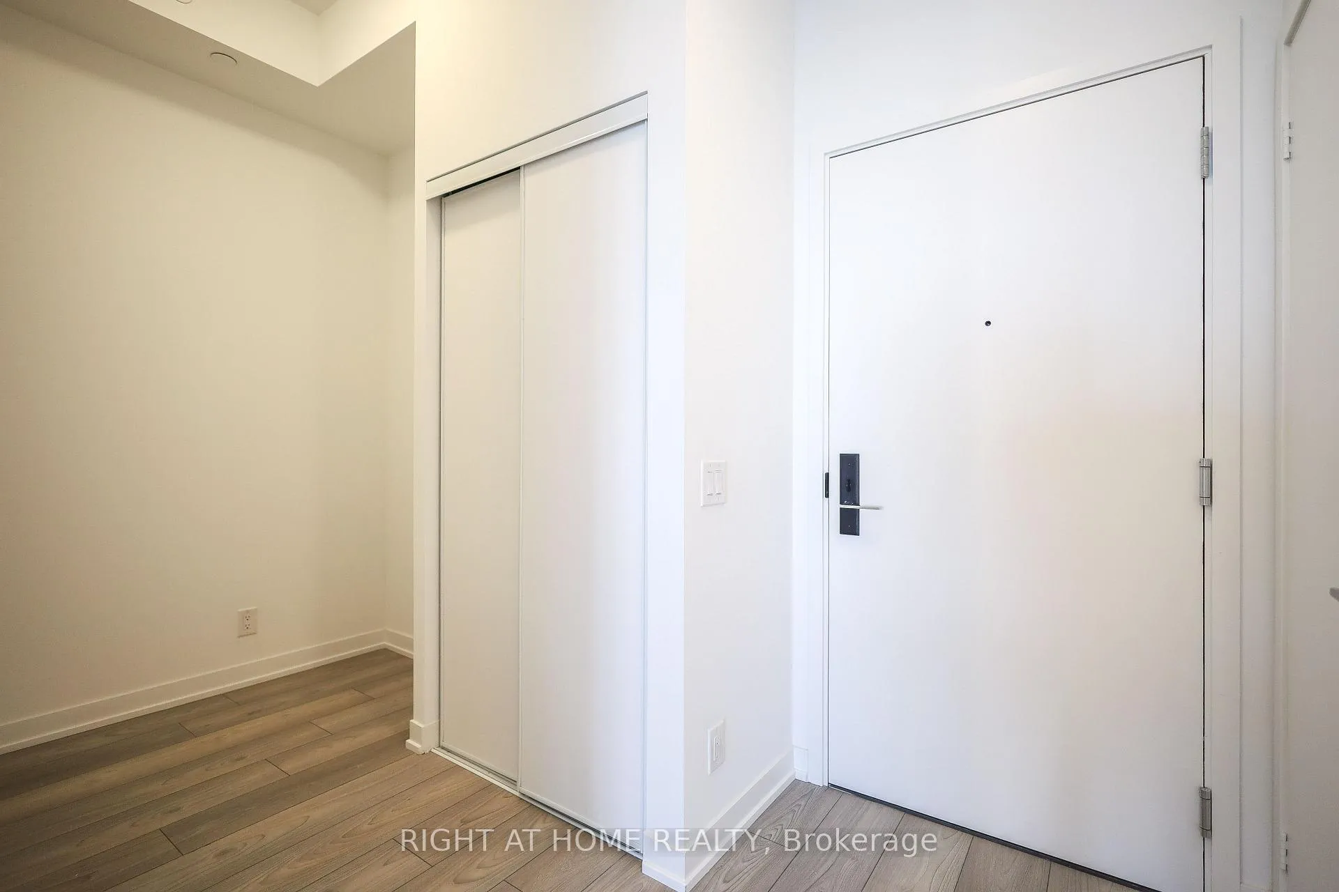 Photo 6 of Unit 1209, 285 Dufferin Street, Toronto, South Parkdale — HOMEH