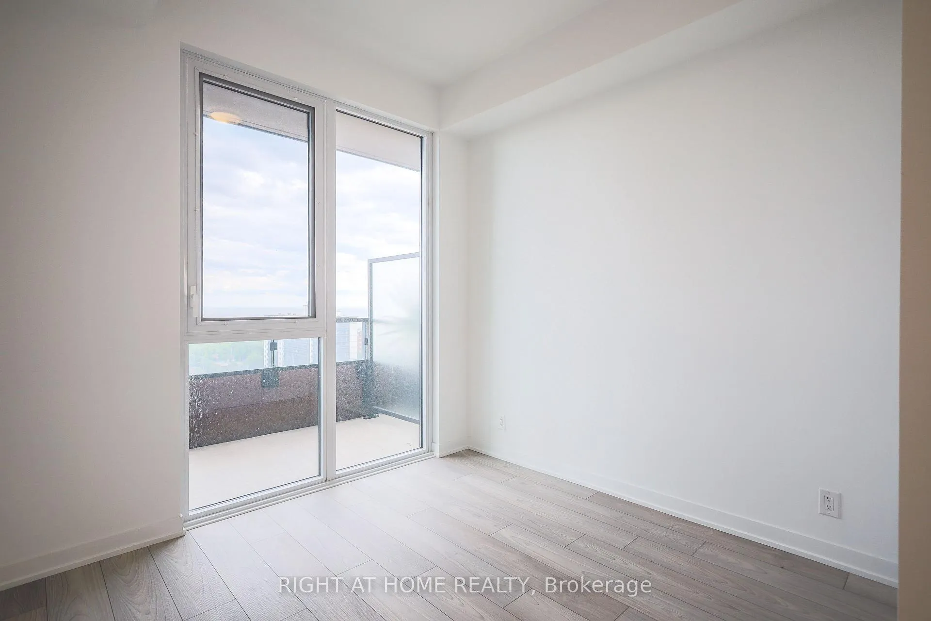 Photo 13 of Unit 1209, 285 Dufferin Street, Toronto, South Parkdale — HOMEH
