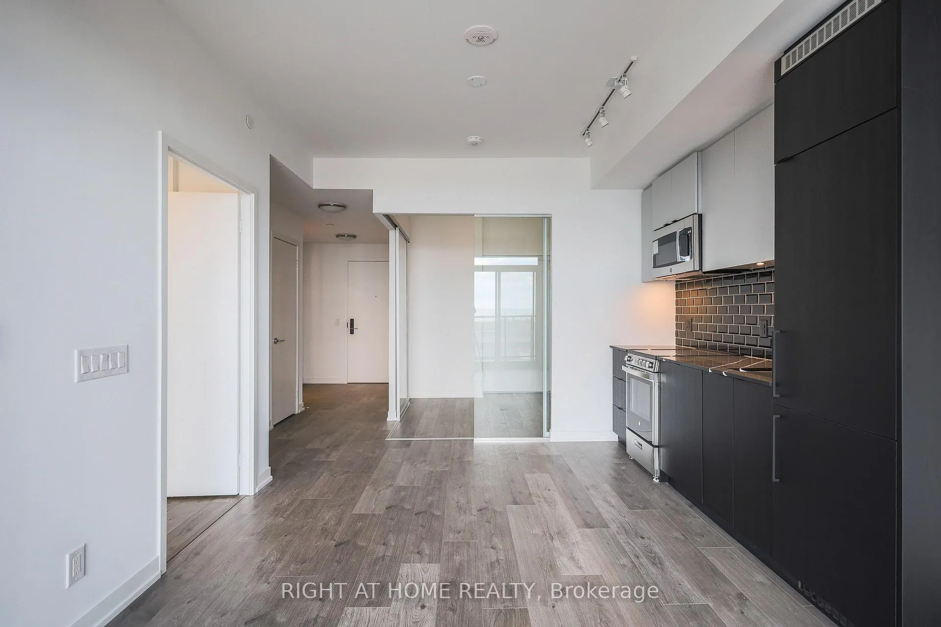 Photo 11 of Unit 917, 285 Dufferin Street, Toronto, South Parkdale — HOMEH