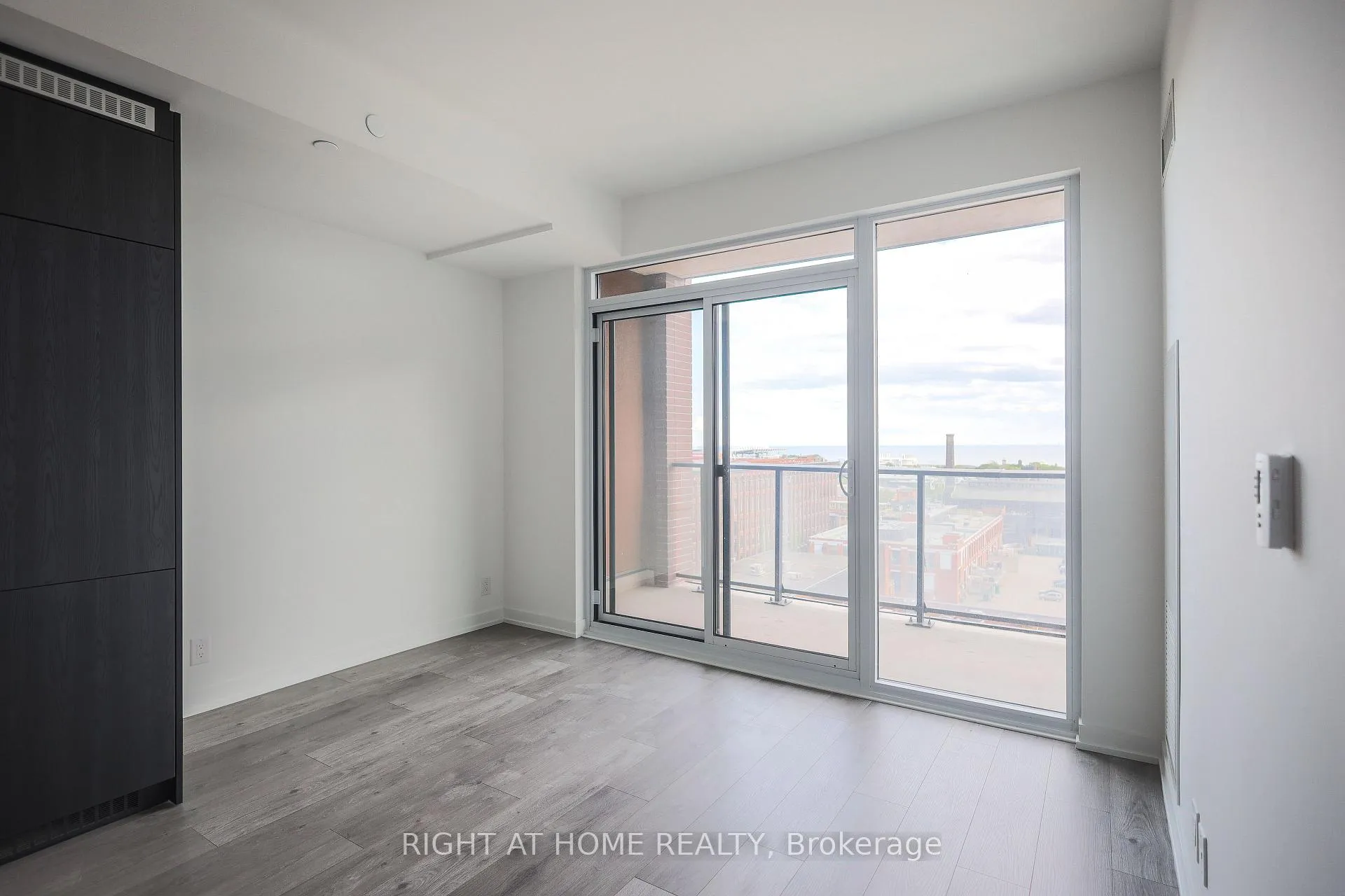 Photo 12 of Unit 917, 285 Dufferin Street, Toronto, South Parkdale — HOMEH