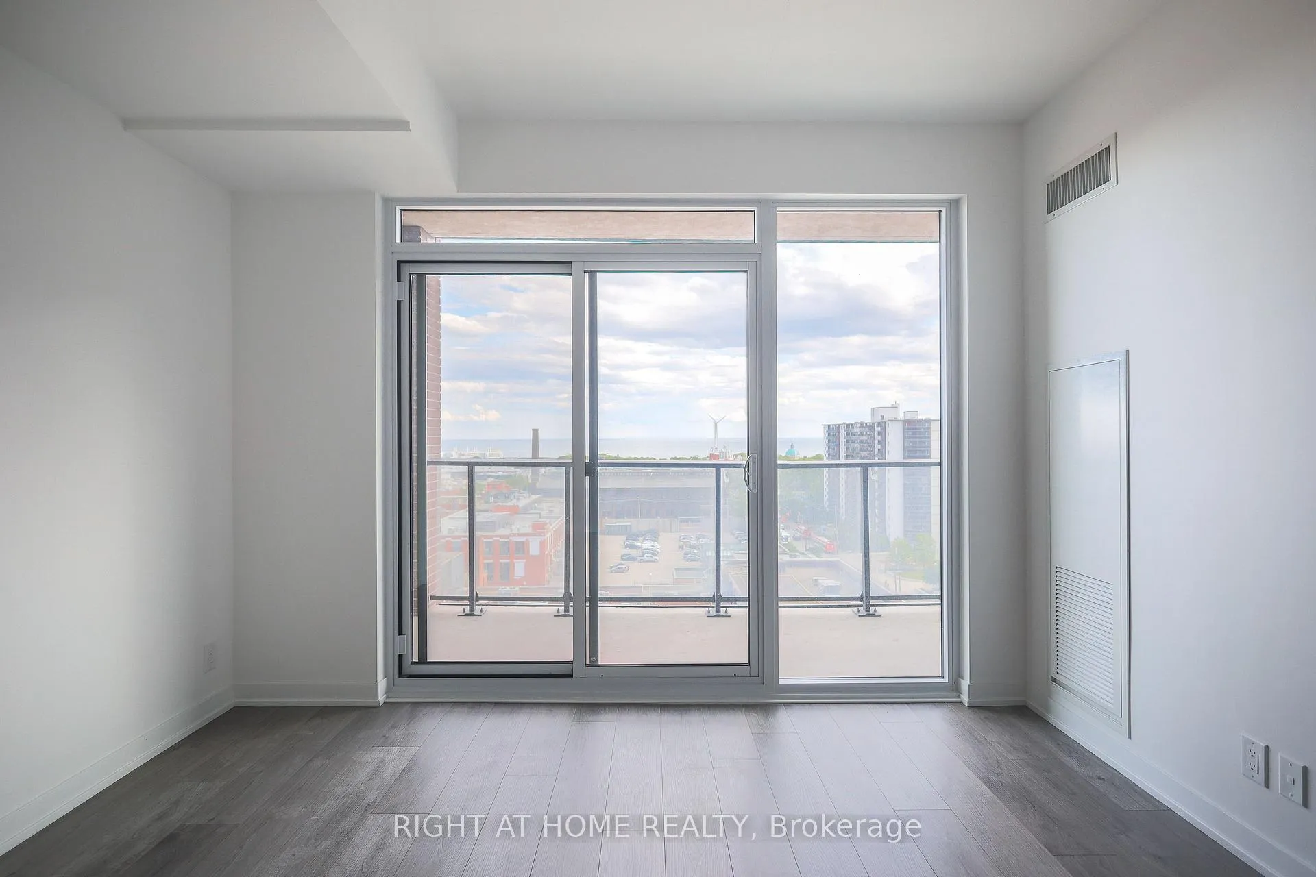 Photo 13 of Unit 917, 285 Dufferin Street, Toronto, South Parkdale — HOMEH