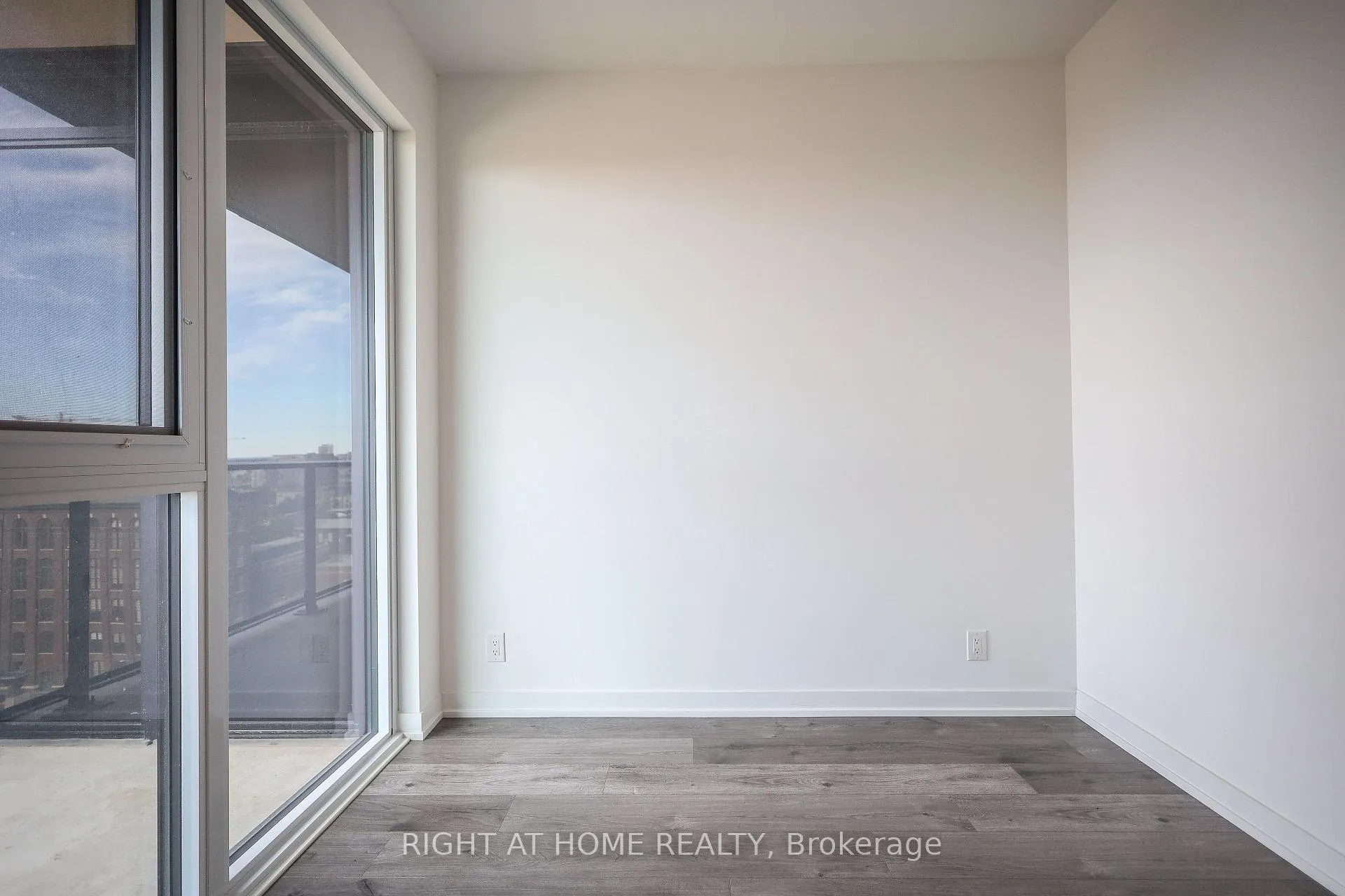Photo 15 of Unit 917, 285 Dufferin Street, Toronto, South Parkdale — HOMEH