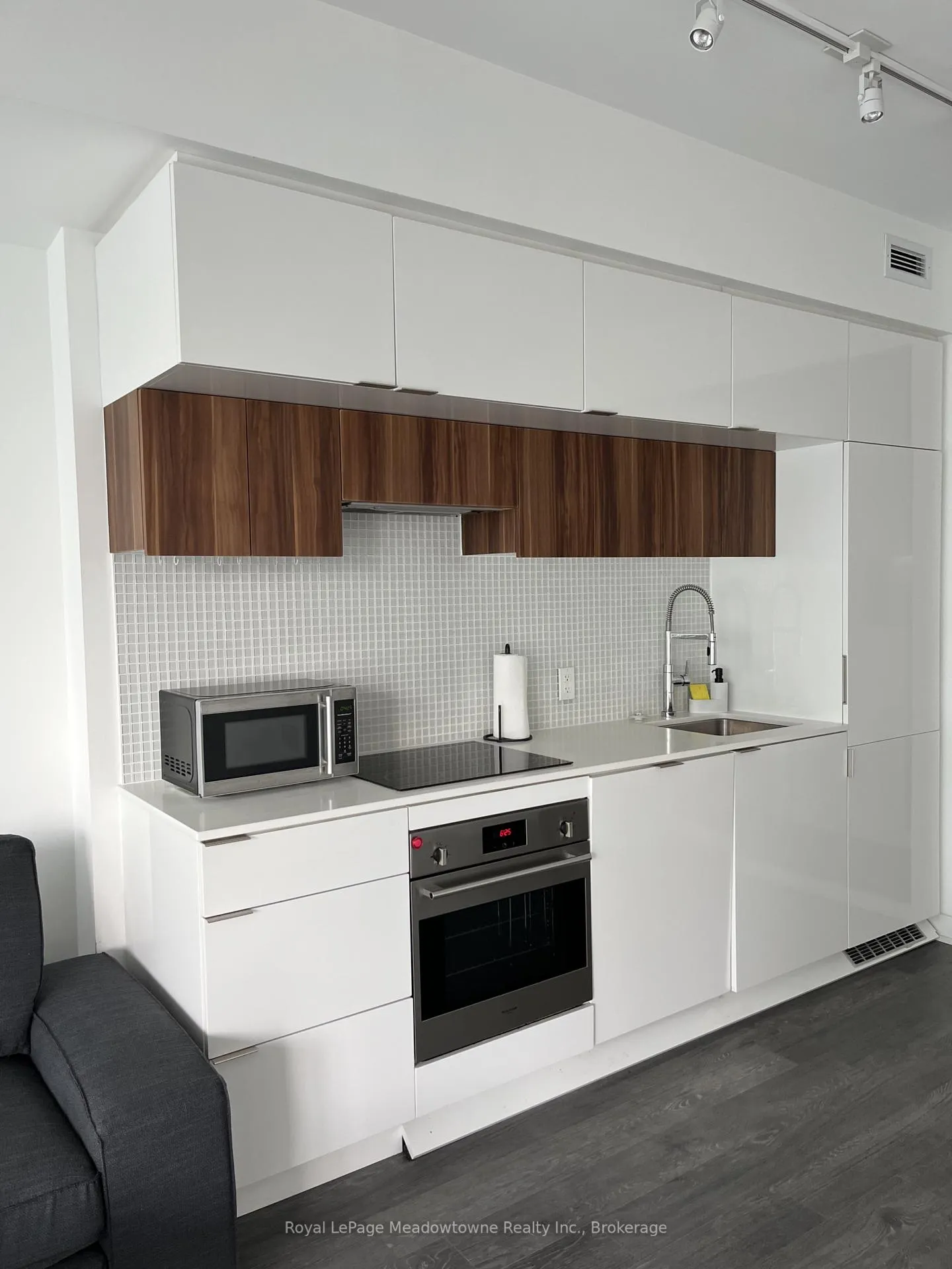 Photo 4 of Unit 2401, 185 Roehampton Avenue, Toronto, Mount Pleasant West — HOMEH