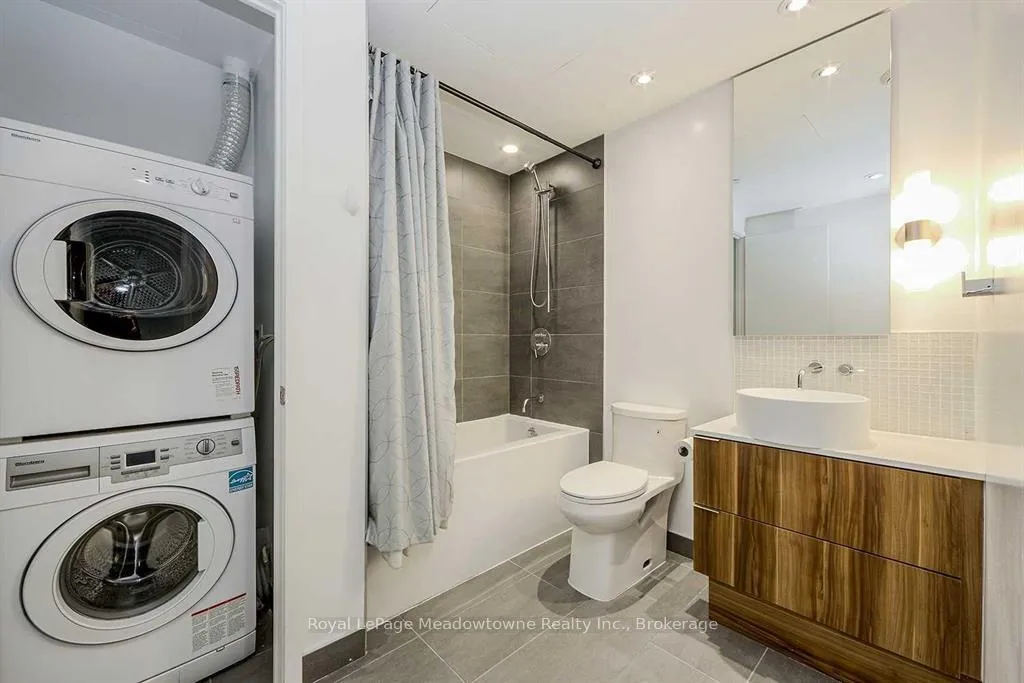Photo 8 of Unit 2401, 185 Roehampton Avenue, Toronto, Mount Pleasant West — HOMEH