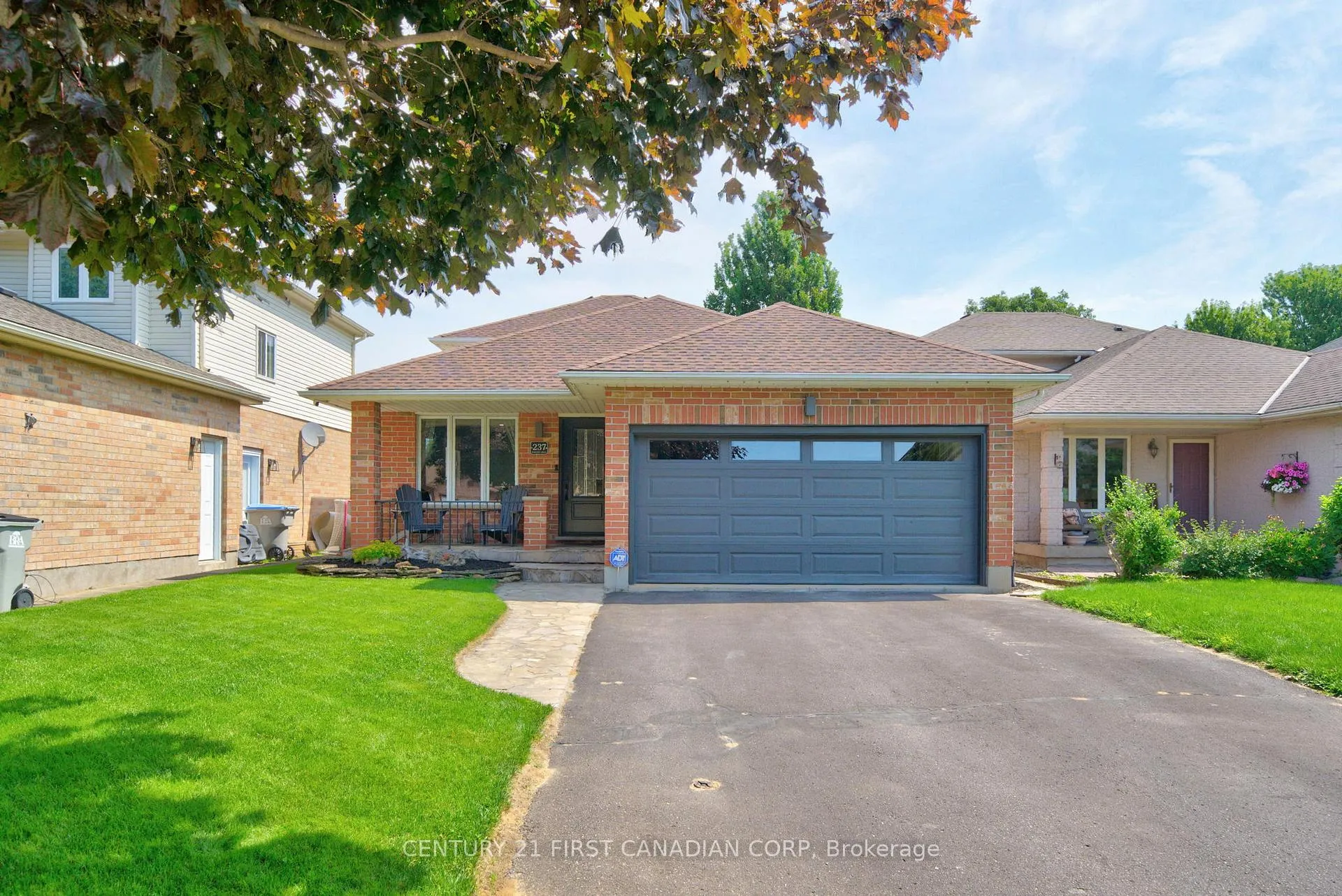 Photo 2 of 237 Parkview Drive E, Strathroy-Caradoc, SE — HOMEH