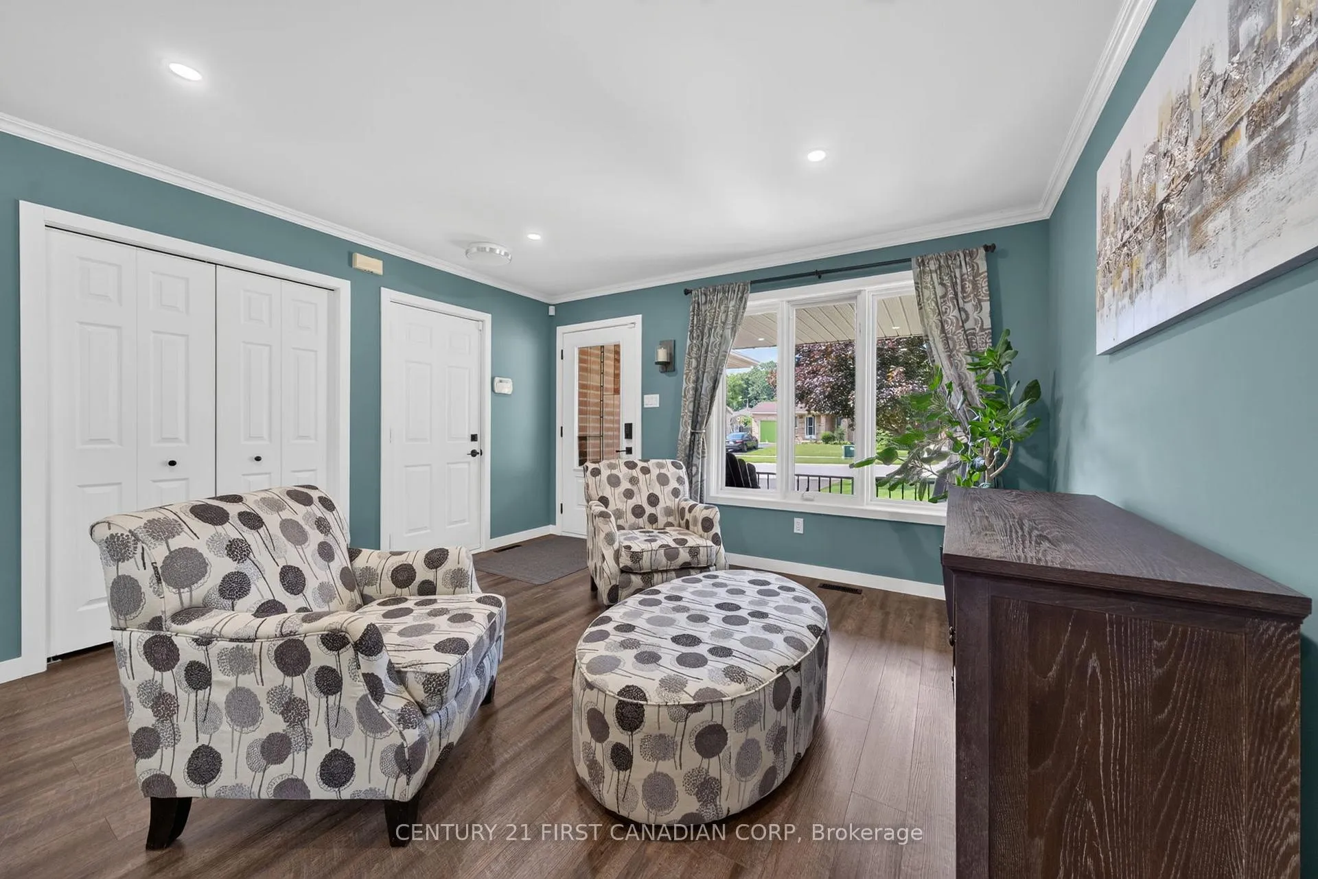 Photo 4 of 237 Parkview Drive E, Strathroy-Caradoc, SE — HOMEH