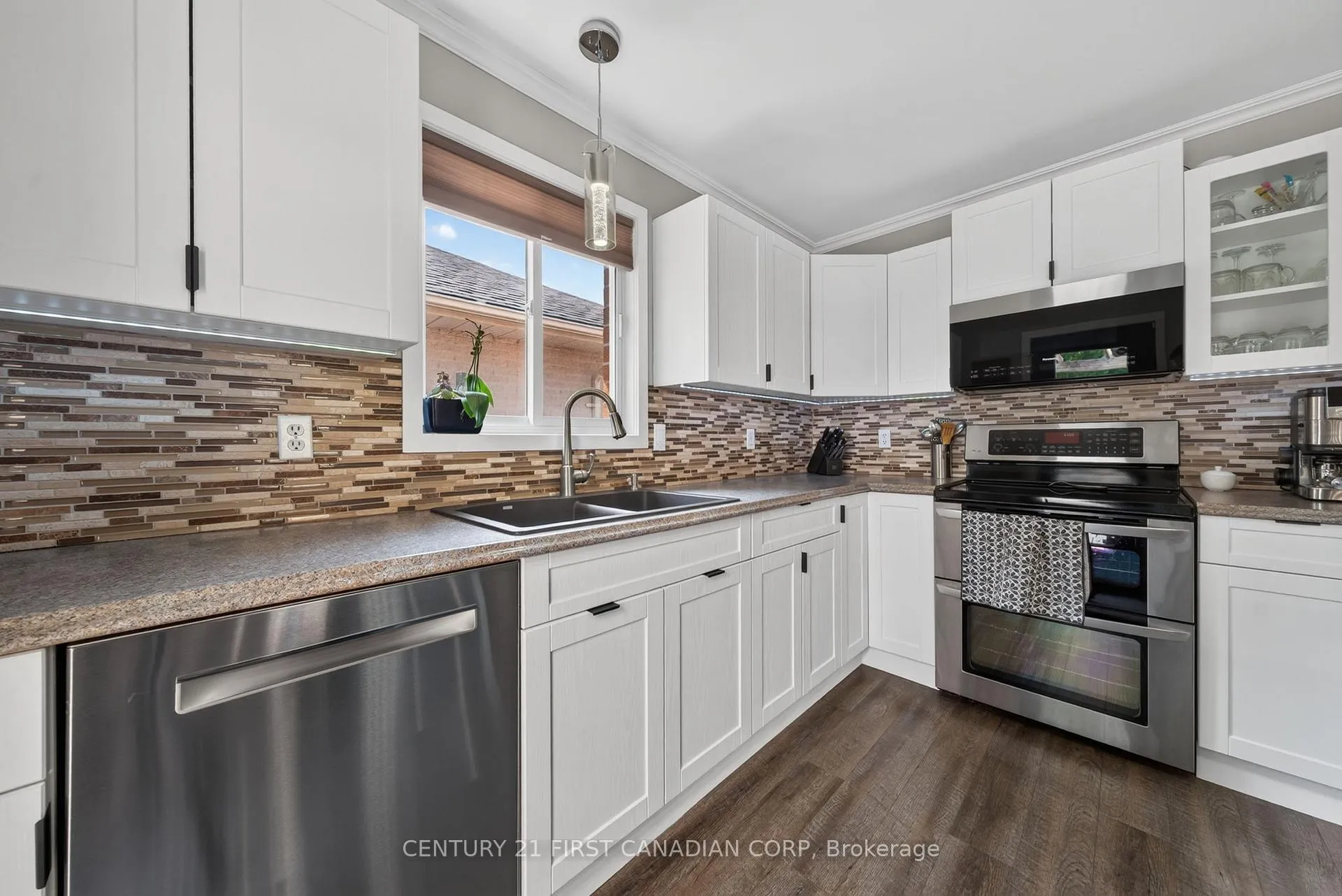Photo 10 of 237 Parkview Drive E, Strathroy-Caradoc, SE — HOMEH