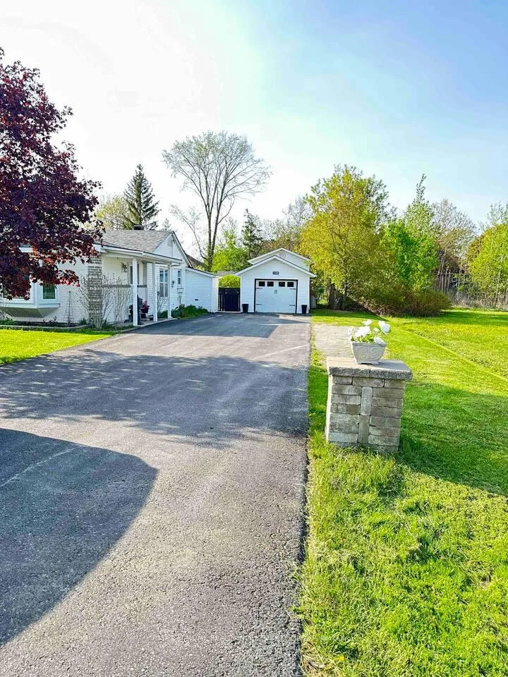 Photo 2 of 338 Little Avenue, Barrie, Painswick North — HOMEH