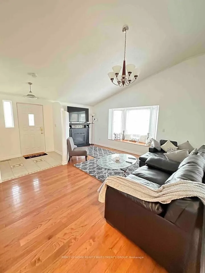 Photo 4 of 338 Little Avenue, Barrie, Painswick North — HOMEH