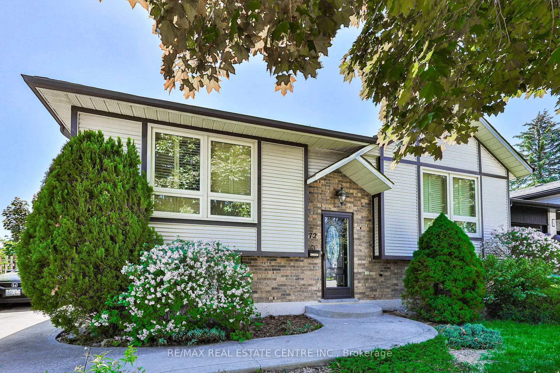 Photo 2 of 172 Hanover Place, Hamilton, Vincent — HOMEH