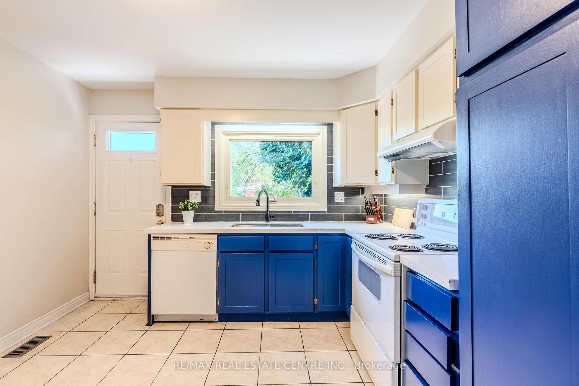 Photo 10 of 172 Hanover Place, Hamilton, Vincent — HOMEH