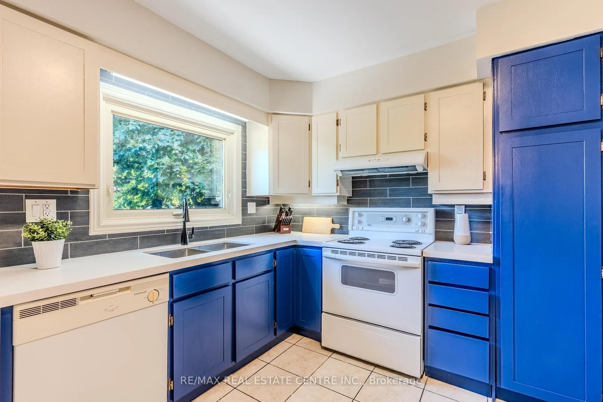 Photo 11 of 172 Hanover Place, Hamilton, Vincent — HOMEH