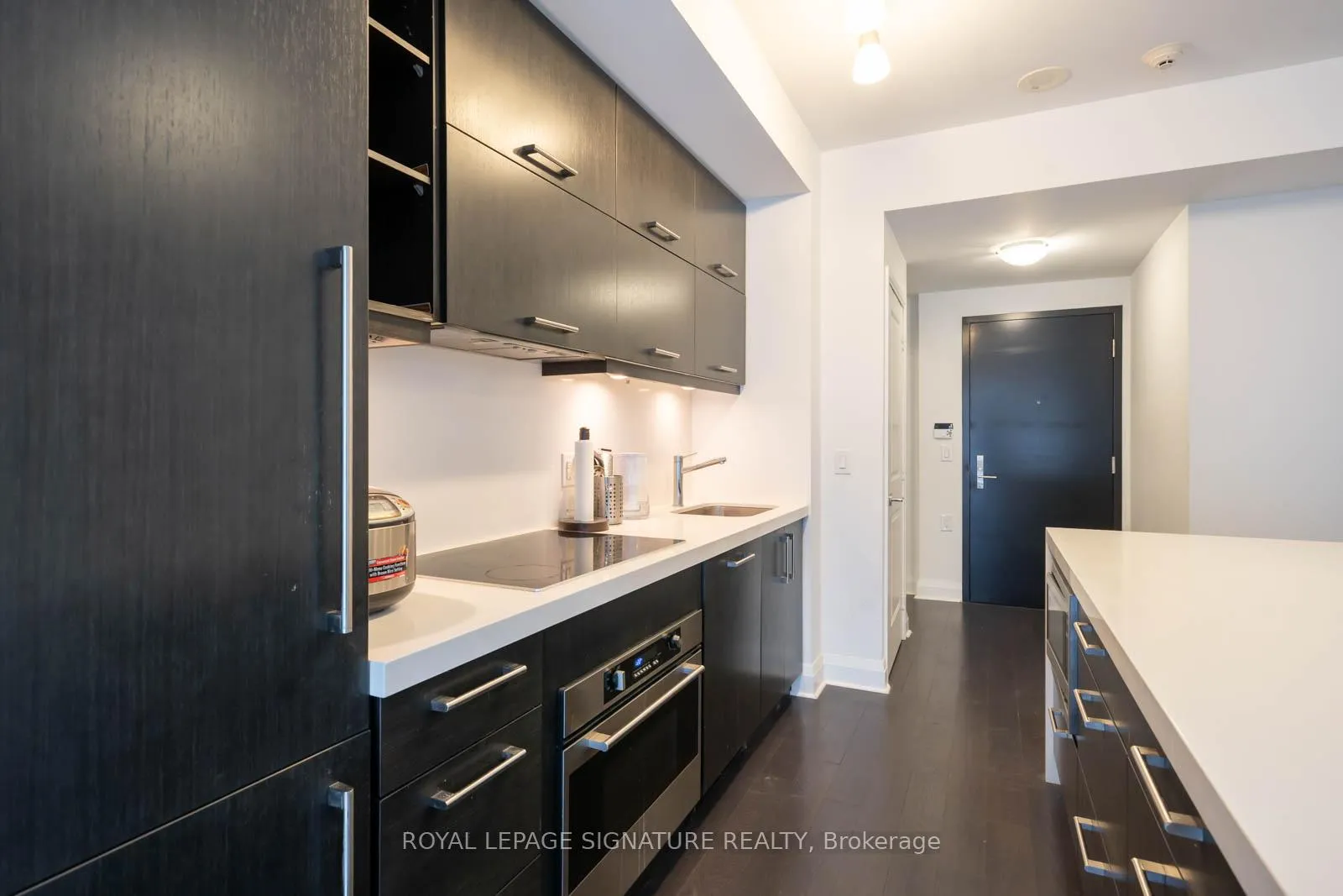 Photo 4 of Unit 901, 1080 Bay Street, Toronto, Bay Street Corridor — HOMEH