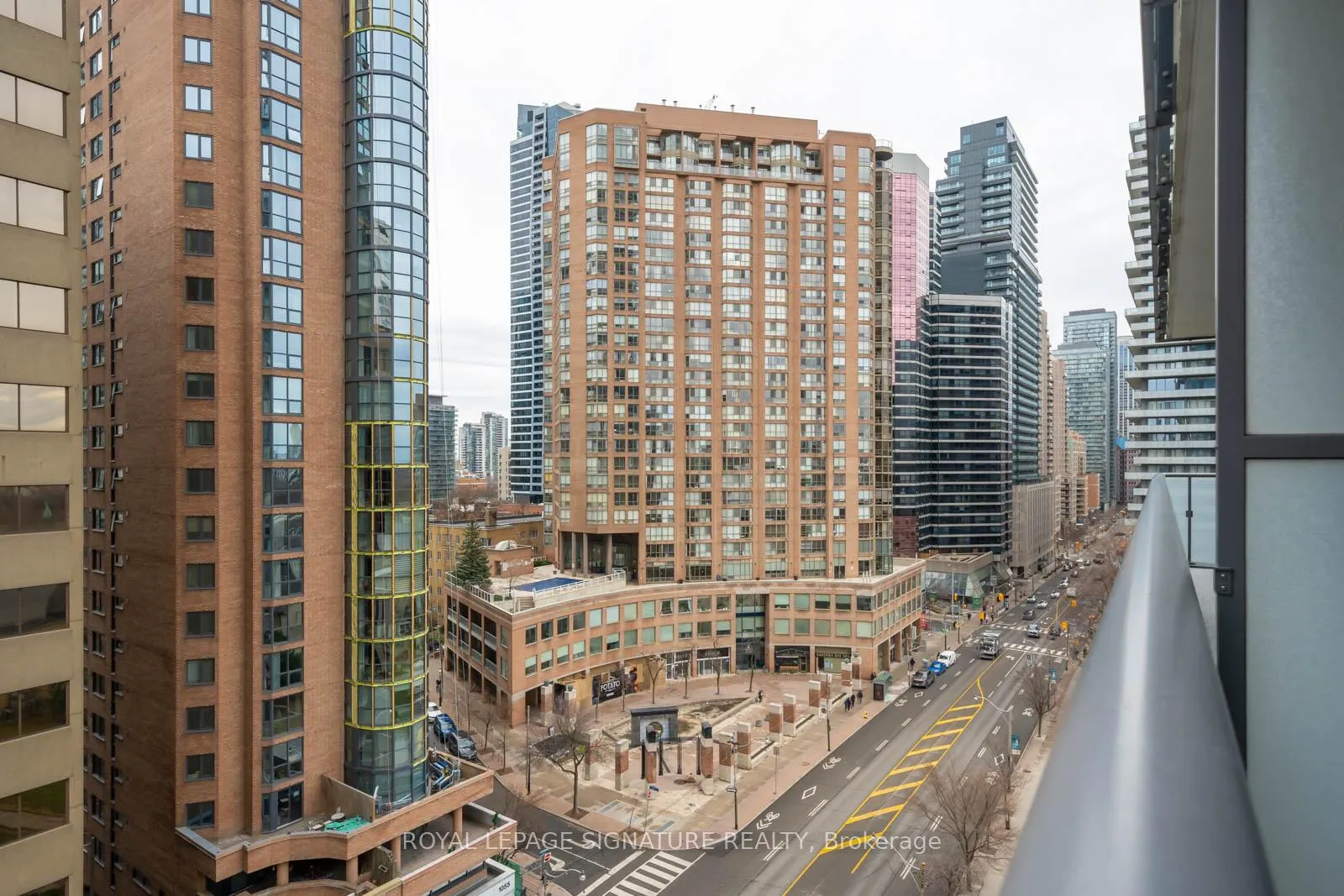 Photo 10 of Unit 901, 1080 Bay Street, Toronto, Bay Street Corridor — HOMEH