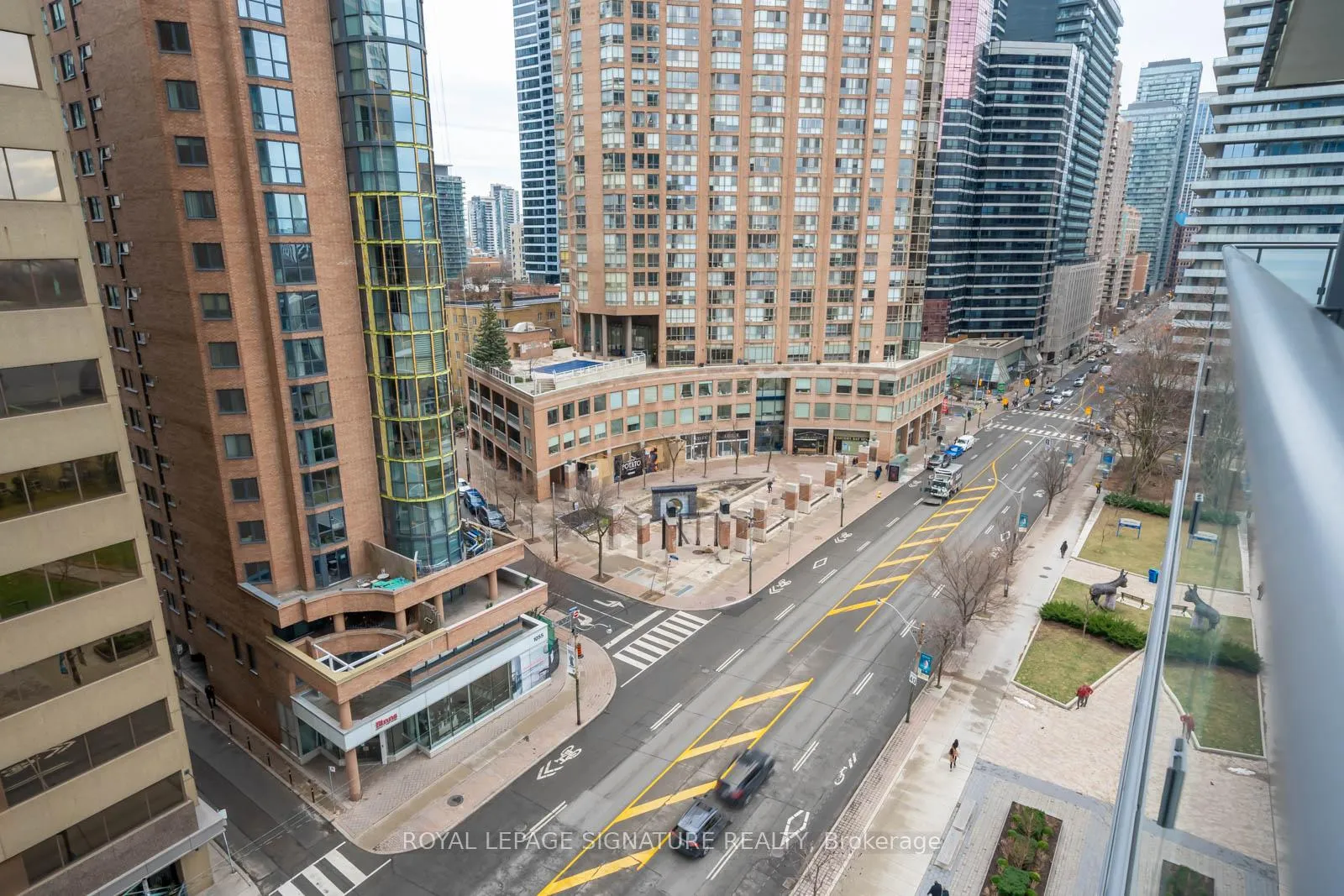 Photo 11 of Unit 901, 1080 Bay Street, Toronto, Bay Street Corridor — HOMEH