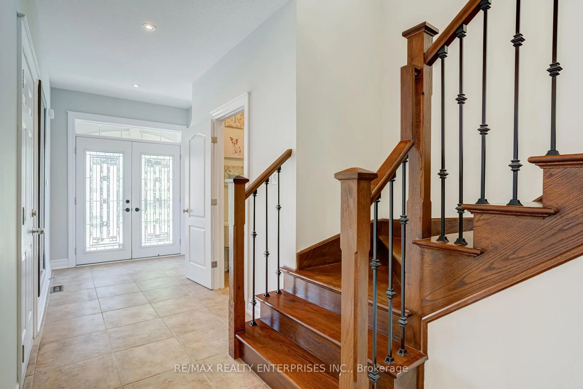 Photo 4 of 444 Dicenzo Drive, Hamilton, Ryckmans — HOMEH