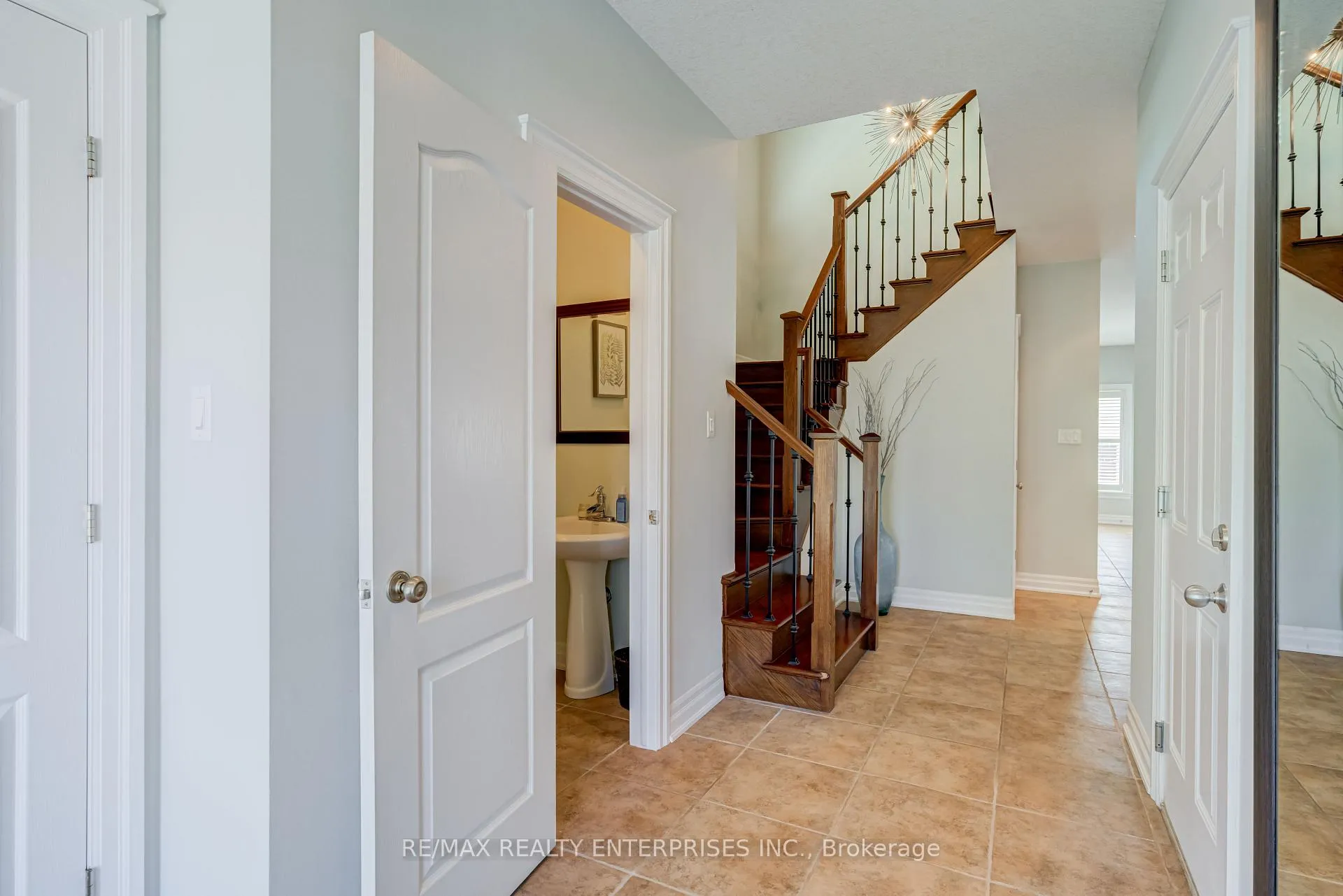 Photo 6 of 444 Dicenzo Drive, Hamilton, Ryckmans — HOMEH