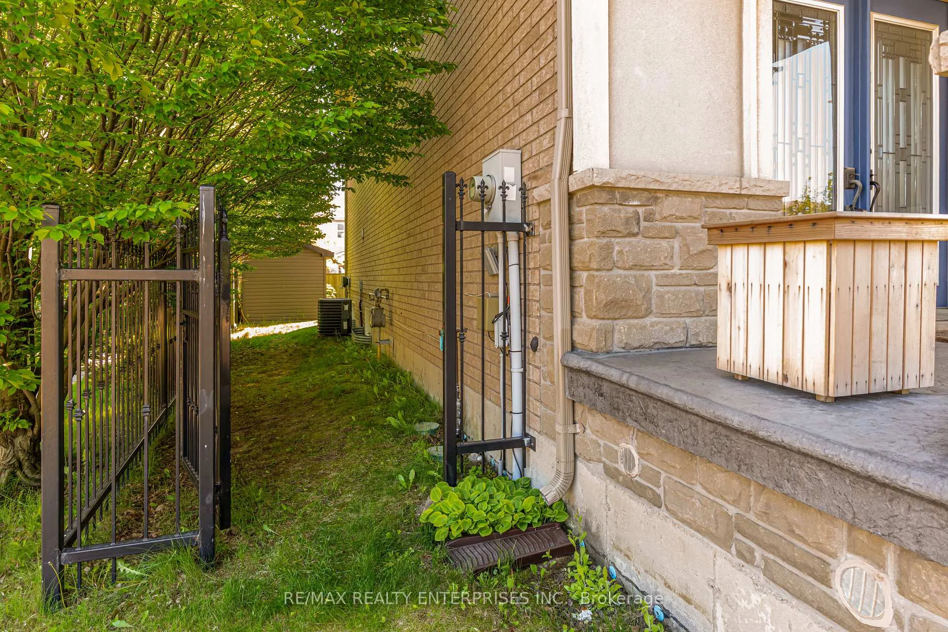 Photo 47 of 444 Dicenzo Drive, Hamilton, Ryckmans — HOMEH