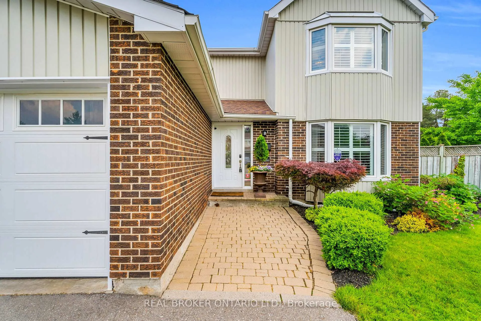 Photo 2 of 18 Mansfield Street, Brampton, Central Park — HOMEH