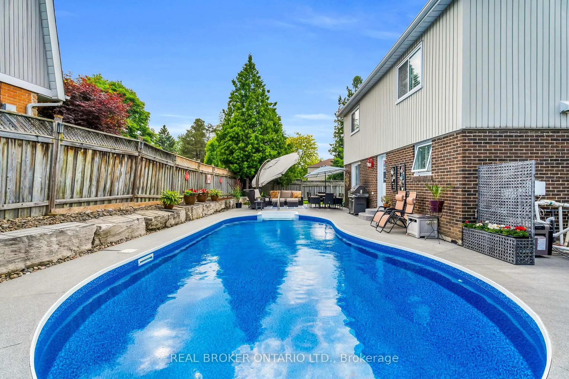 Photo 39 of 18 Mansfield Street, Brampton, Central Park — HOMEH