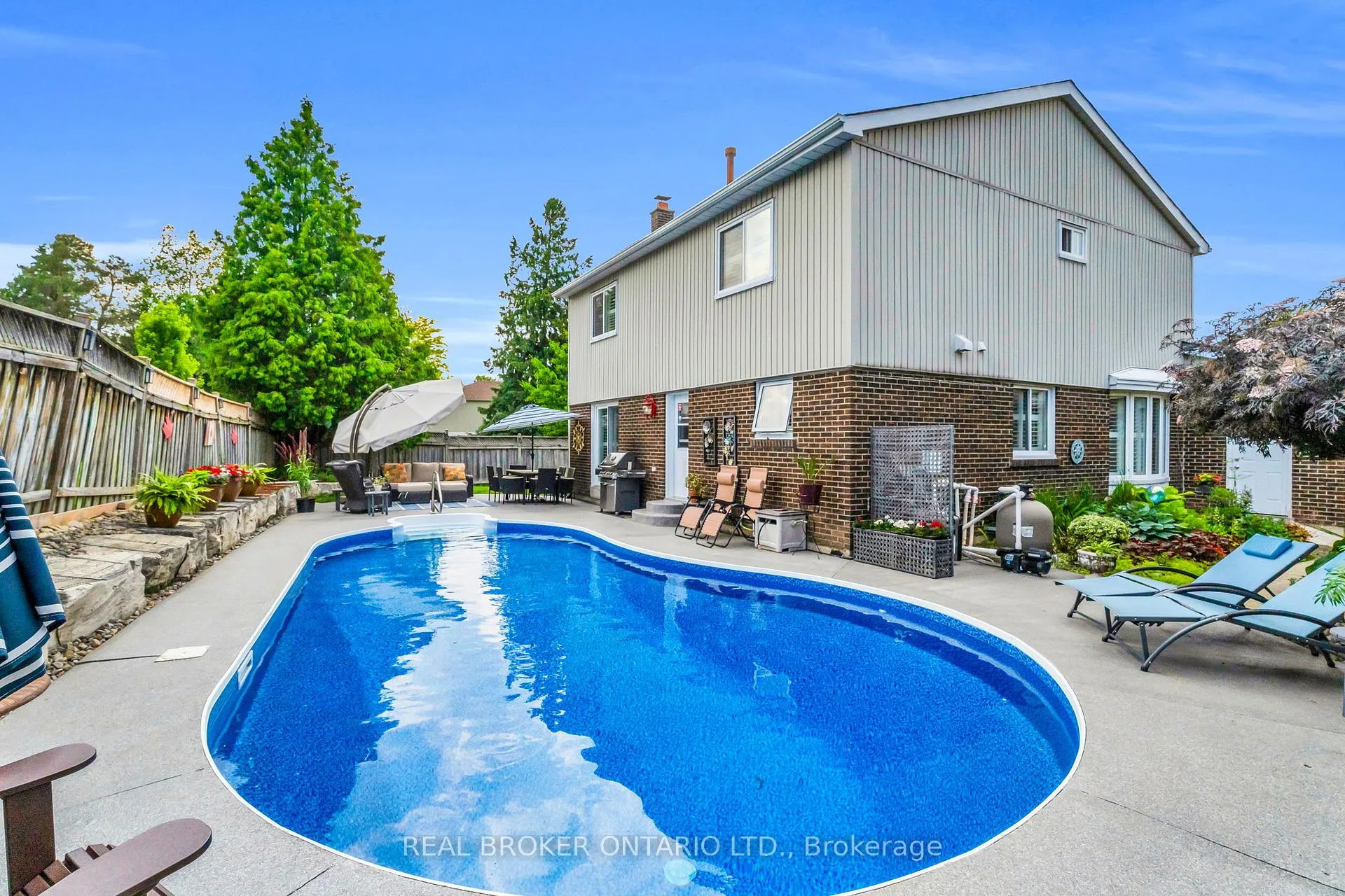 Photo 40 of 18 Mansfield Street, Brampton, Central Park — HOMEH