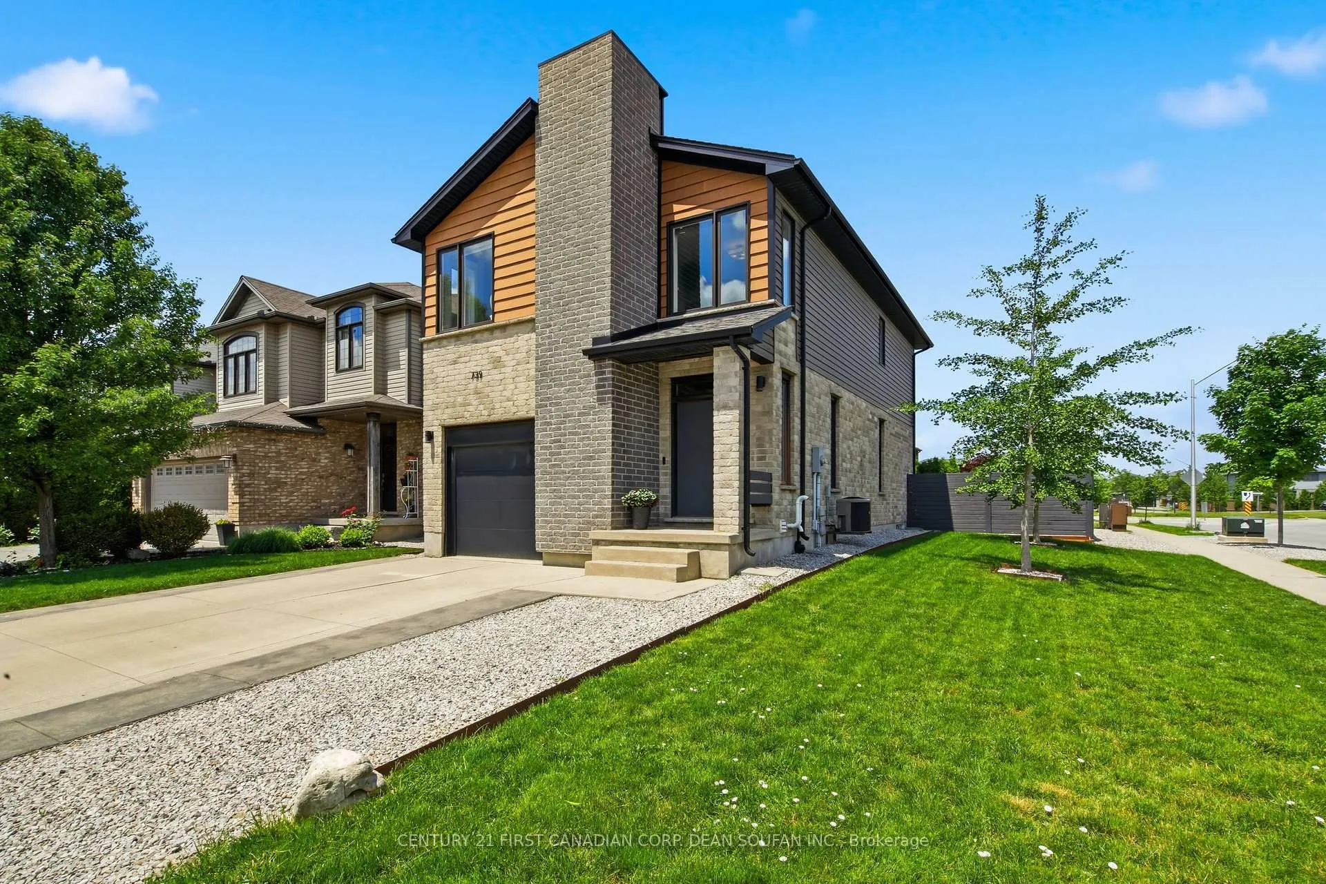 Photo 1 of 739 Springwood Crescent, London, North E — HOMEH