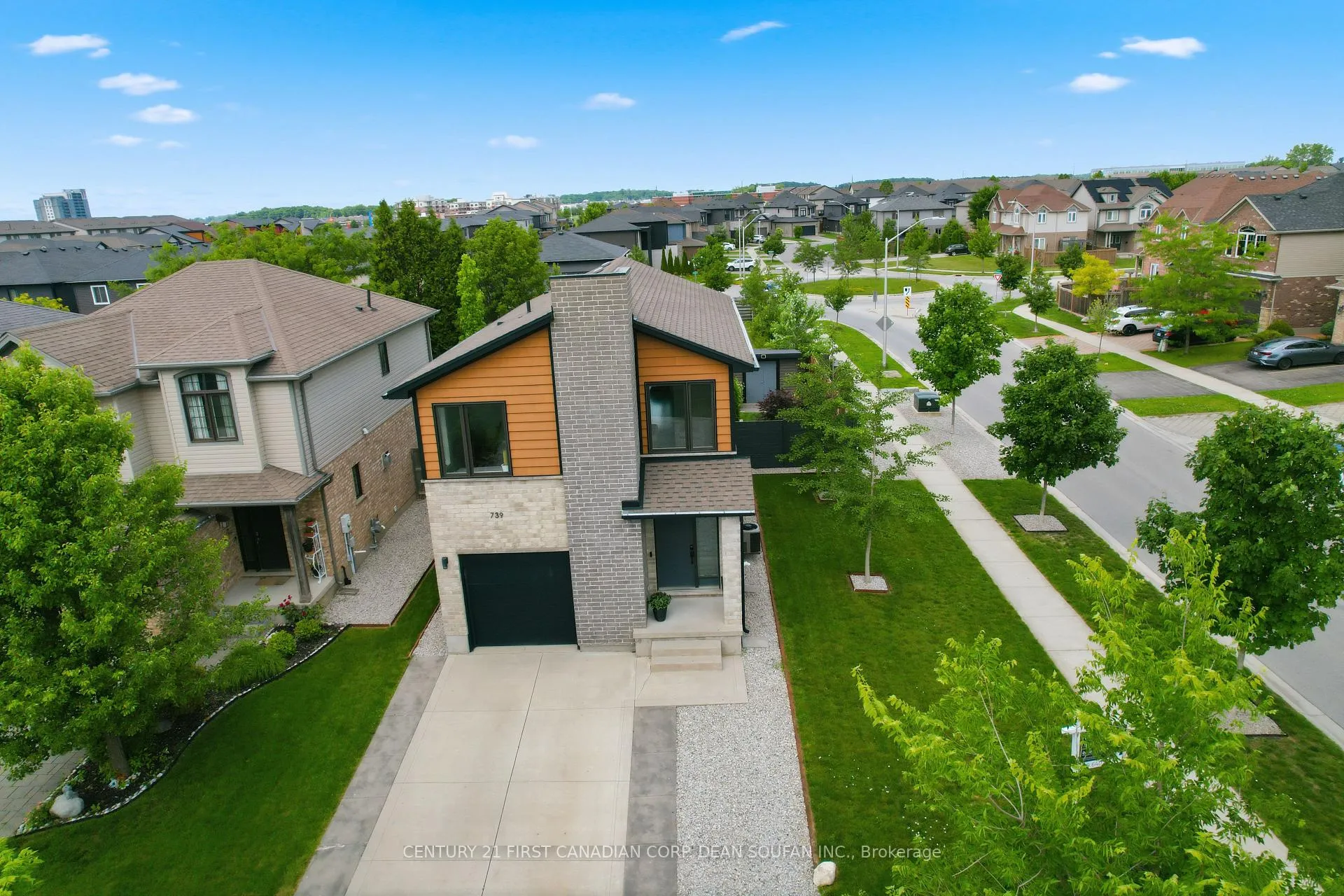 Photo 4 of 739 Springwood Crescent, London, North E — HOMEH