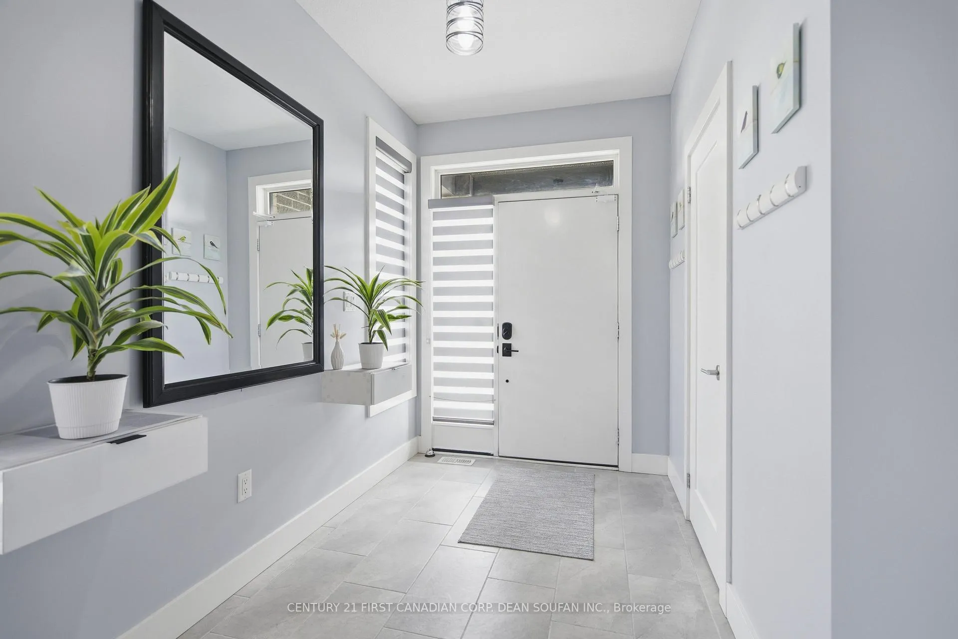 Photo 6 of 739 Springwood Crescent, London, North E — HOMEH