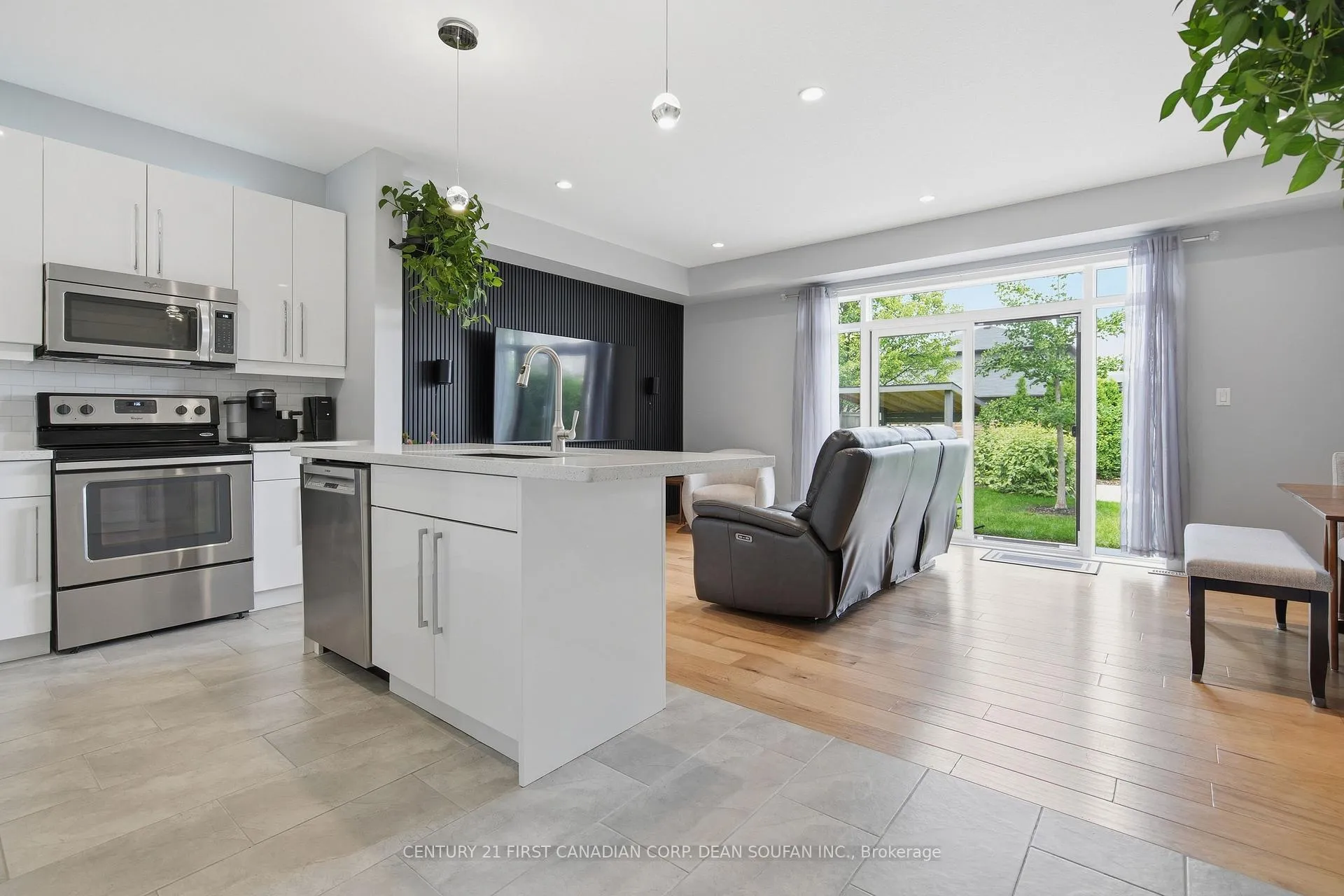 Photo 8 of 739 Springwood Crescent, London, North E — HOMEH