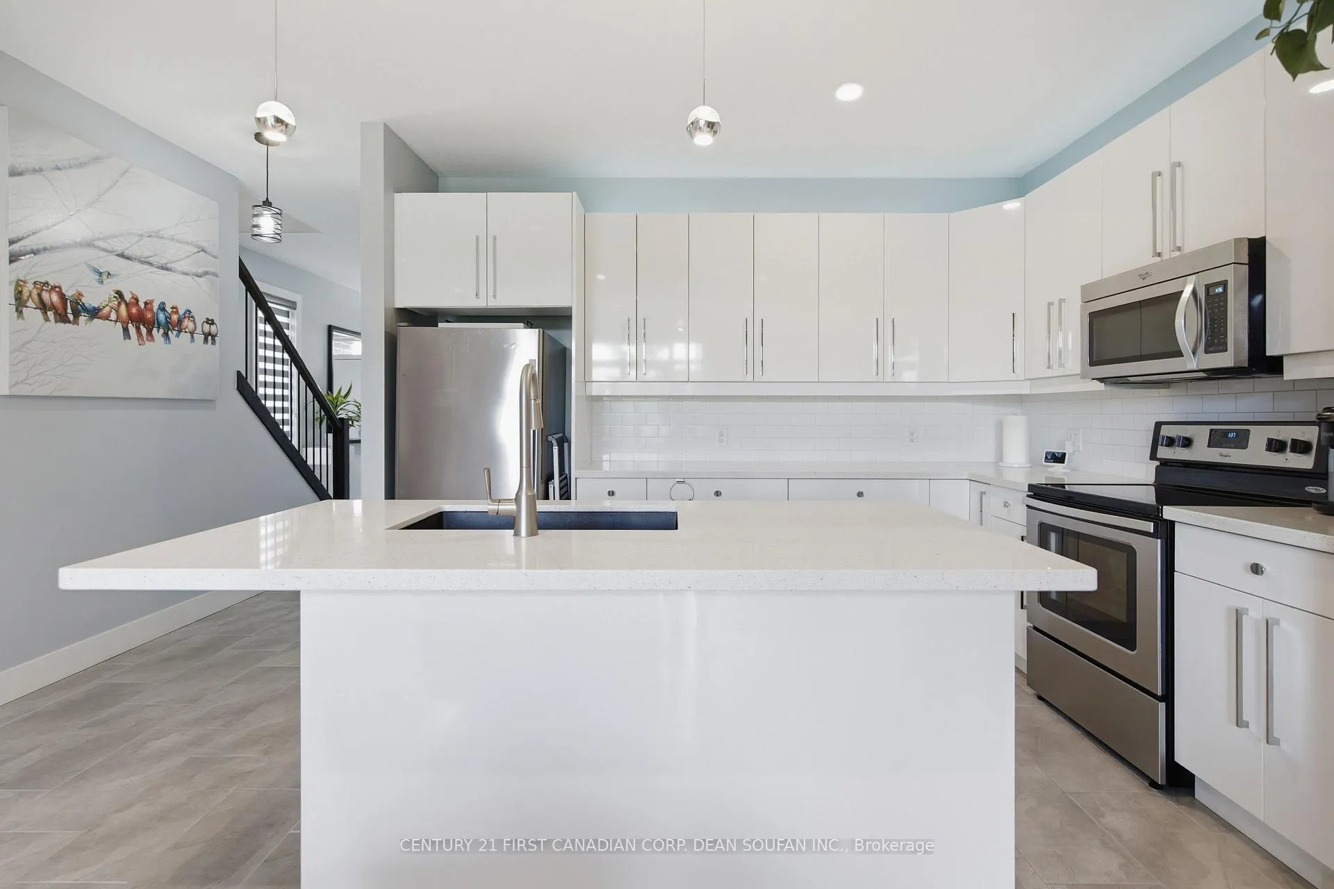 Photo 10 of 739 Springwood Crescent, London, North E — HOMEH
