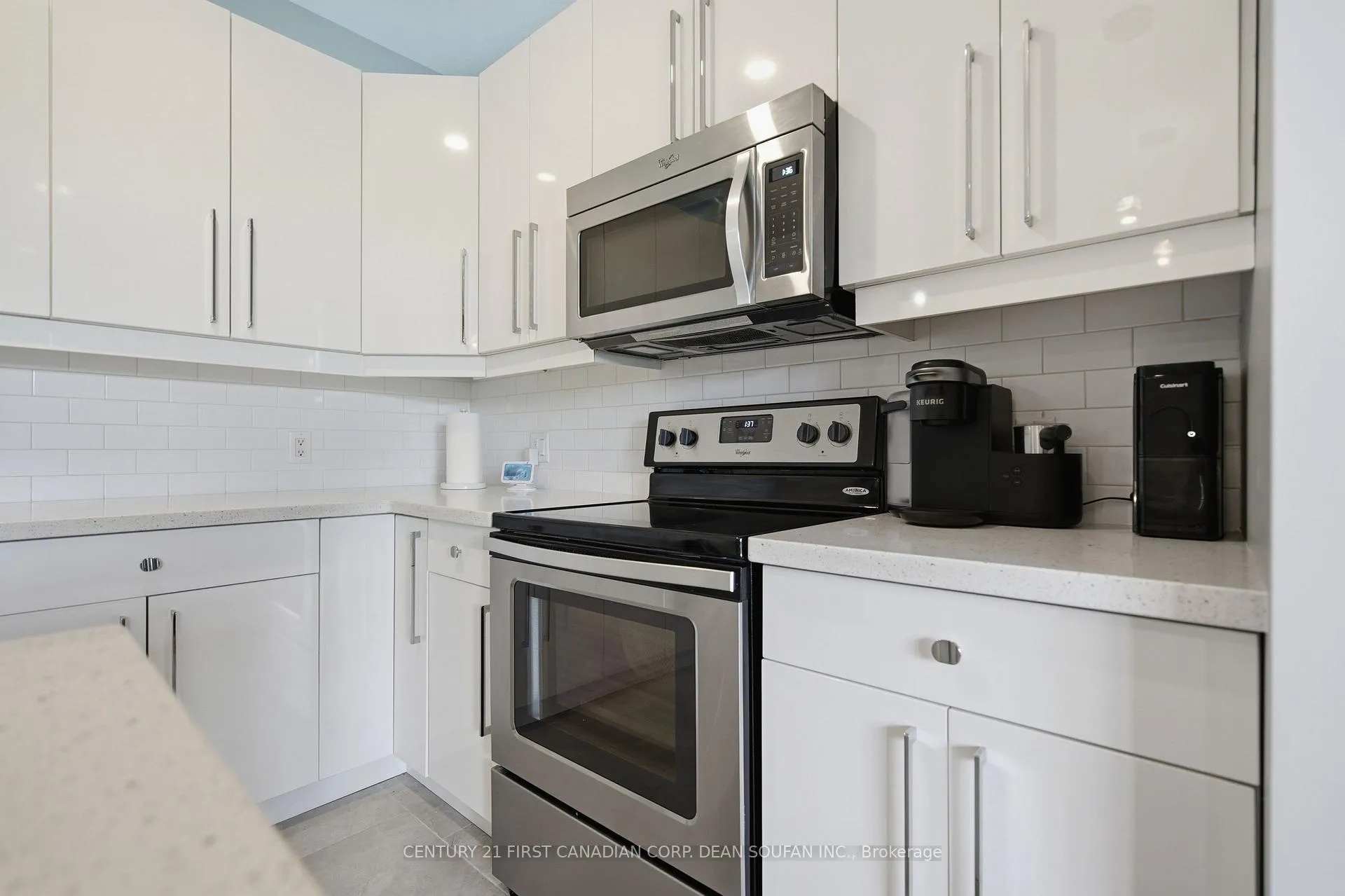 Photo 11 of 739 Springwood Crescent, London, North E — HOMEH