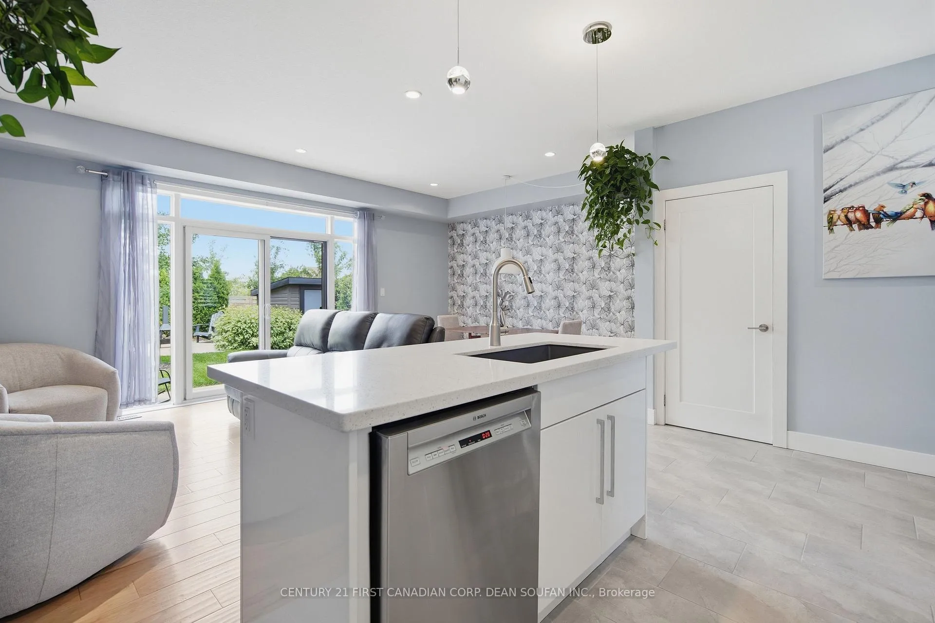 Photo 13 of 739 Springwood Crescent, London, North E — HOMEH