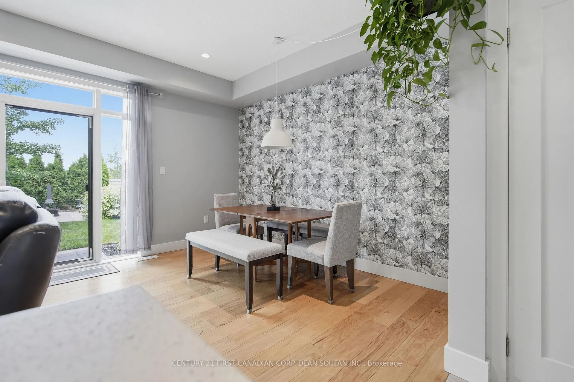 Photo 14 of 739 Springwood Crescent, London, North E — HOMEH