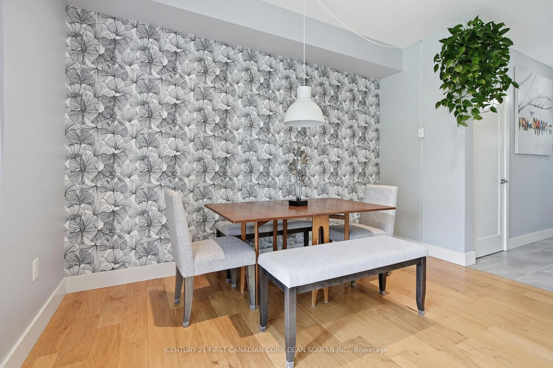 Photo 15 of 739 Springwood Crescent, London, North E — HOMEH