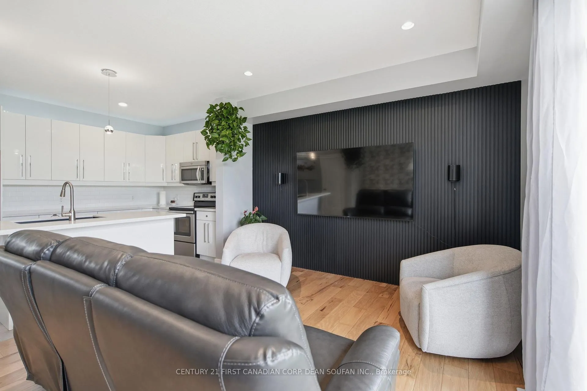 Photo 19 of 739 Springwood Crescent, London, North E — HOMEH