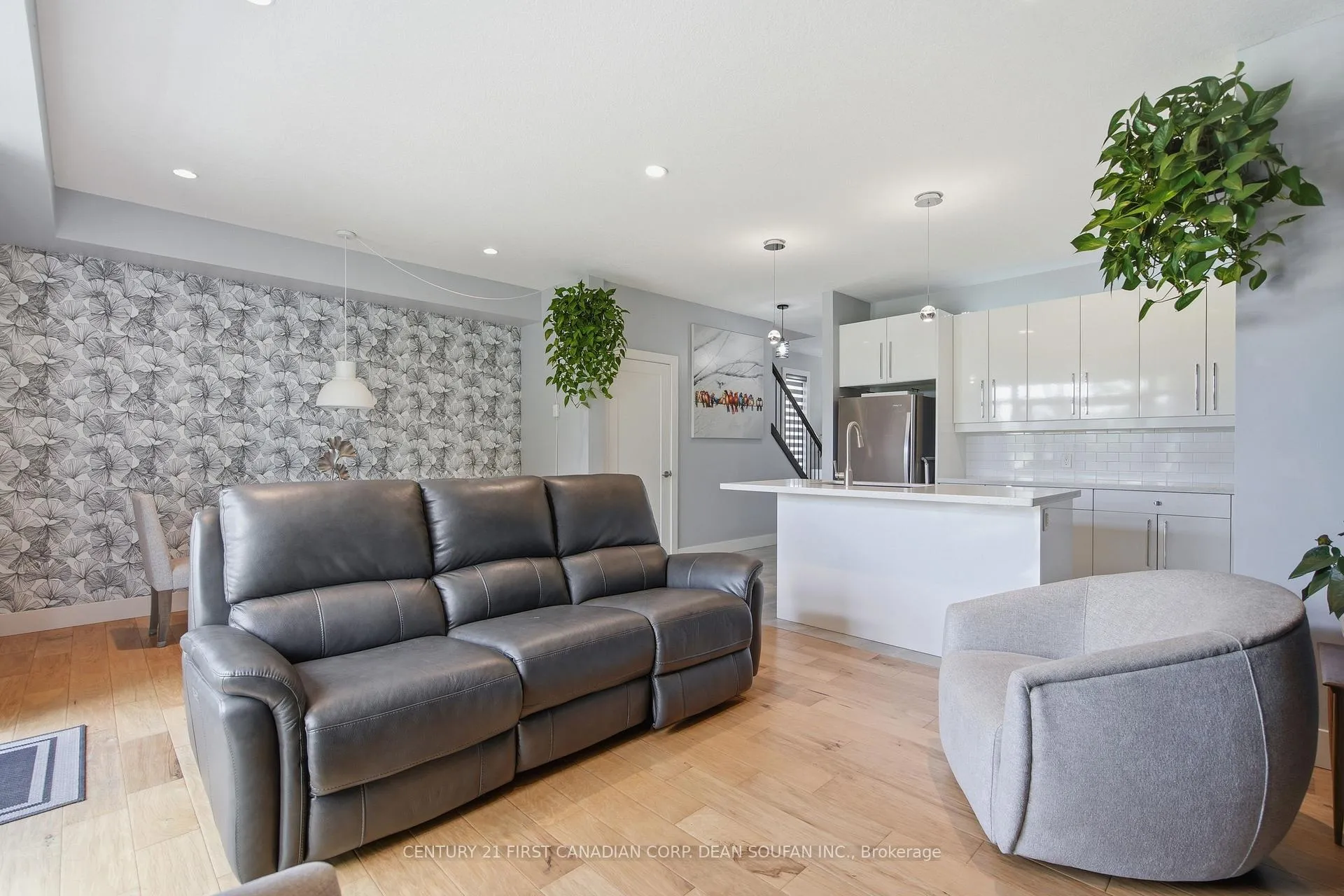 Photo 20 of 739 Springwood Crescent, London, North E — HOMEH