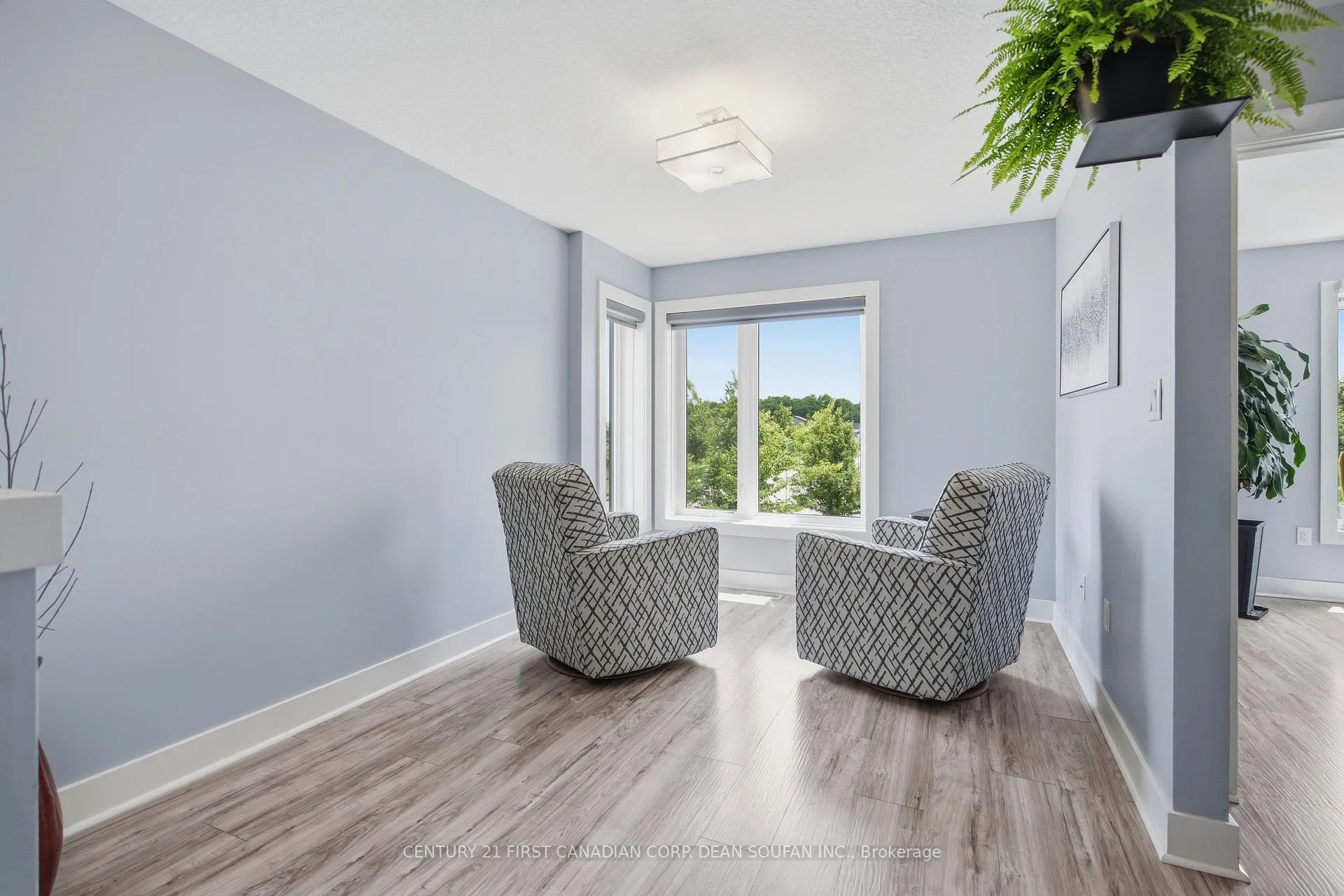 Photo 24 of 739 Springwood Crescent, London, North E — HOMEH