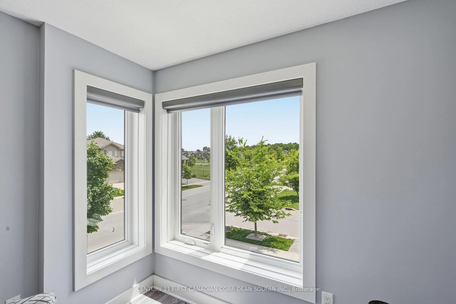 Photo 25 of 739 Springwood Crescent, London, North E — HOMEH