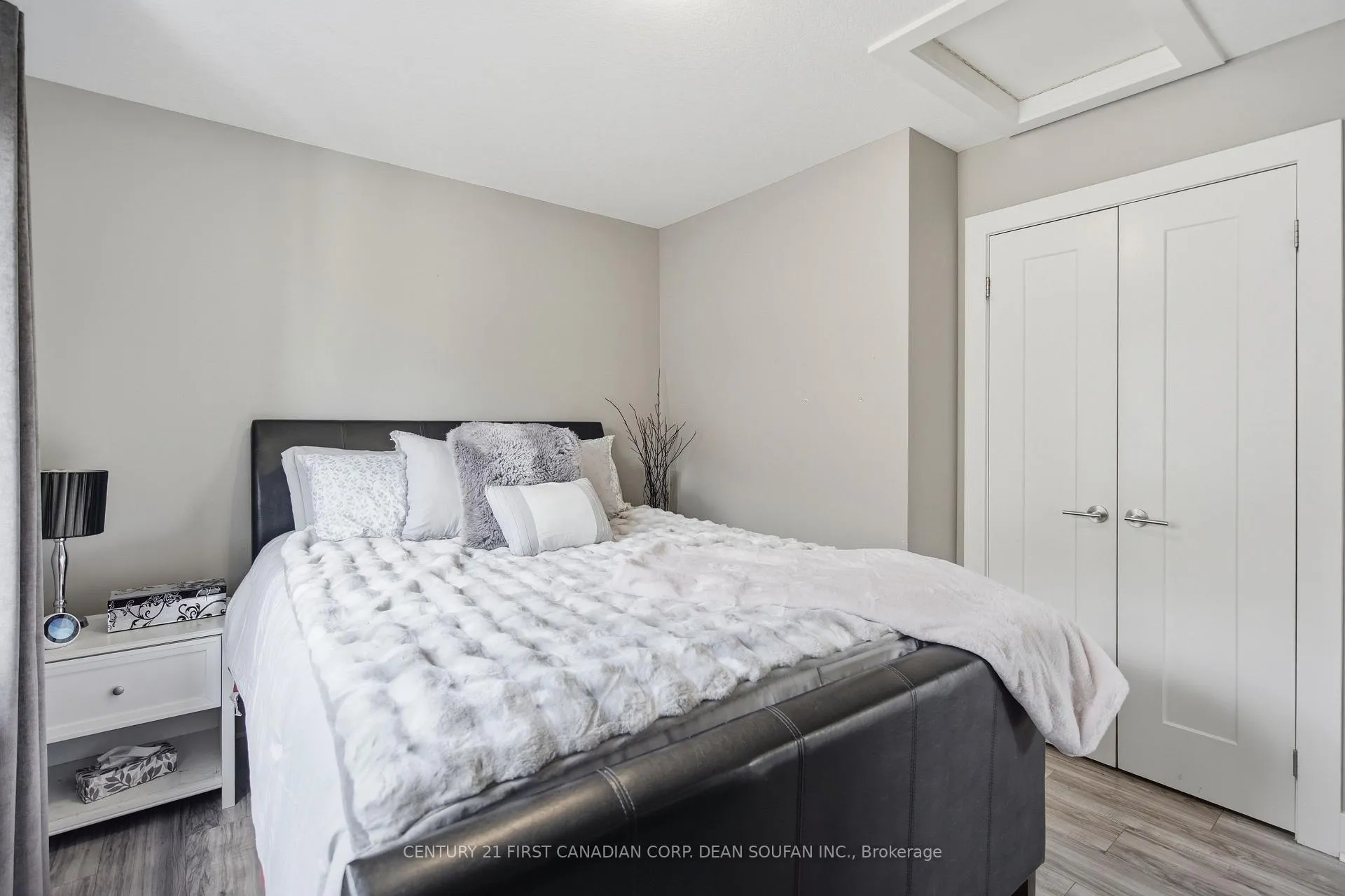 Photo 33 of 739 Springwood Crescent, London, North E — HOMEH