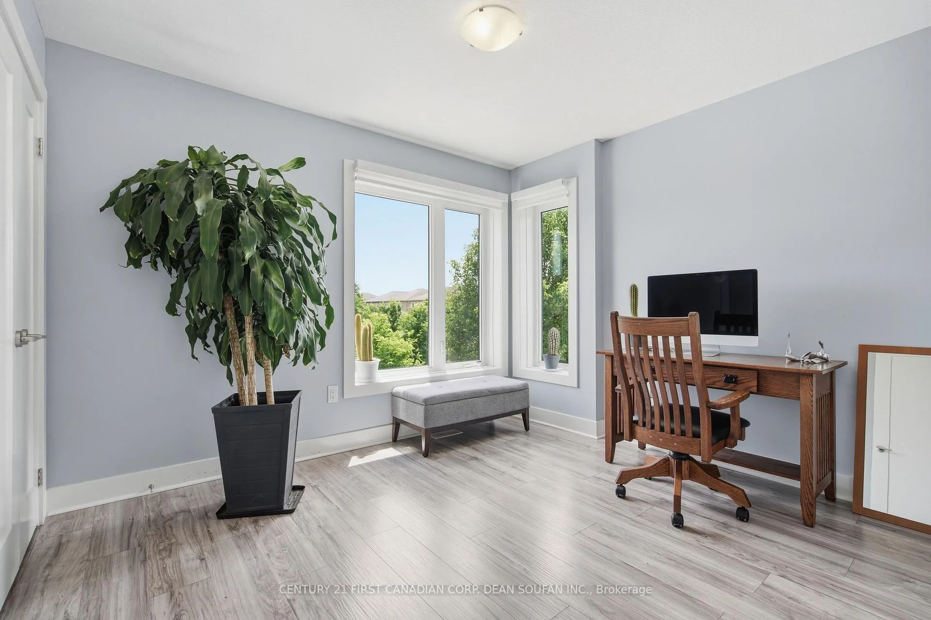 Photo 34 of 739 Springwood Crescent, London, North E — HOMEH