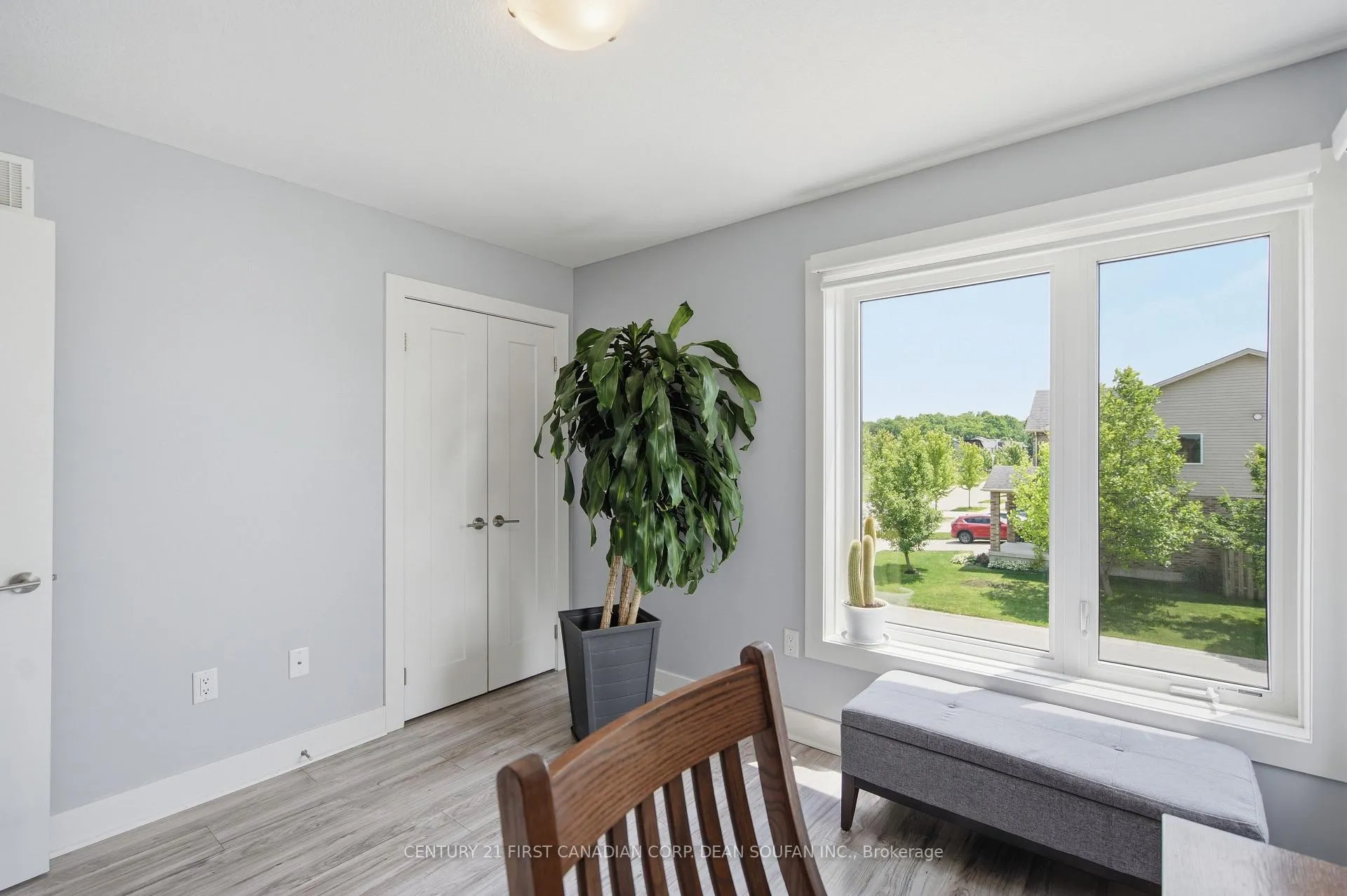 Photo 35 of 739 Springwood Crescent, London, North E — HOMEH