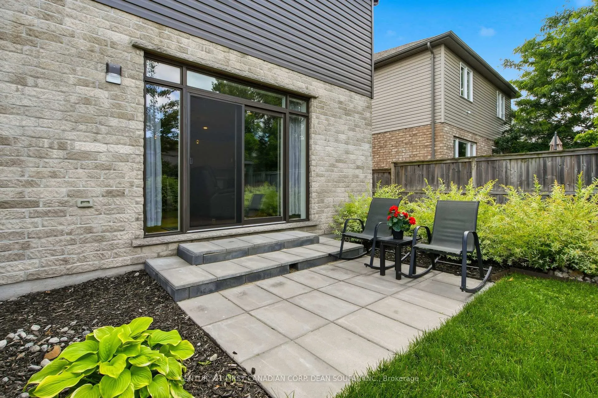 Photo 39 of 739 Springwood Crescent, London, North E — HOMEH