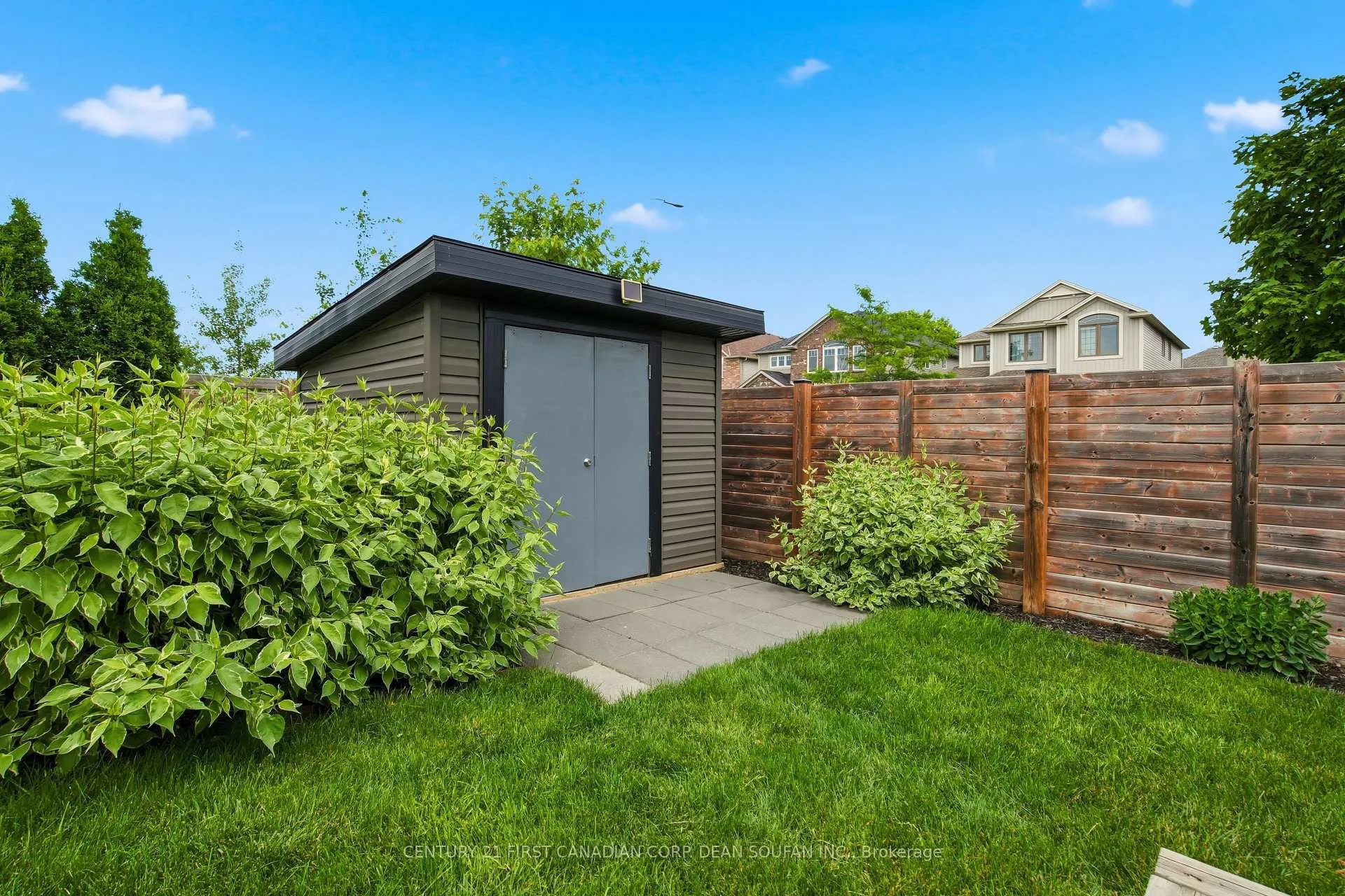 Photo 40 of 739 Springwood Crescent, London, North E — HOMEH