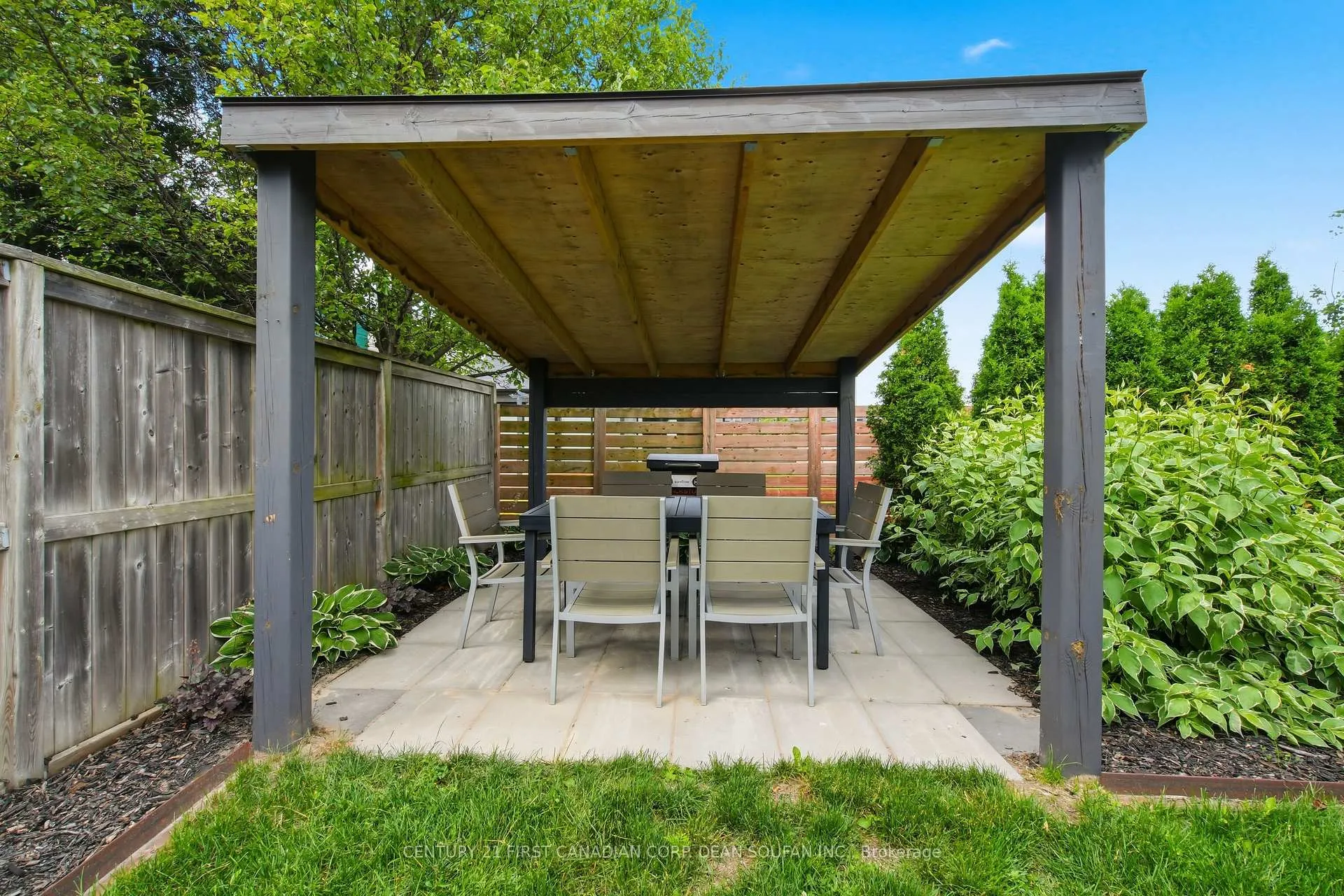 Photo 42 of 739 Springwood Crescent, London, North E — HOMEH