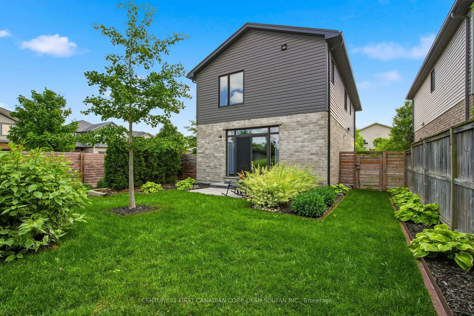 Photo 44 of 739 Springwood Crescent, London, North E — HOMEH