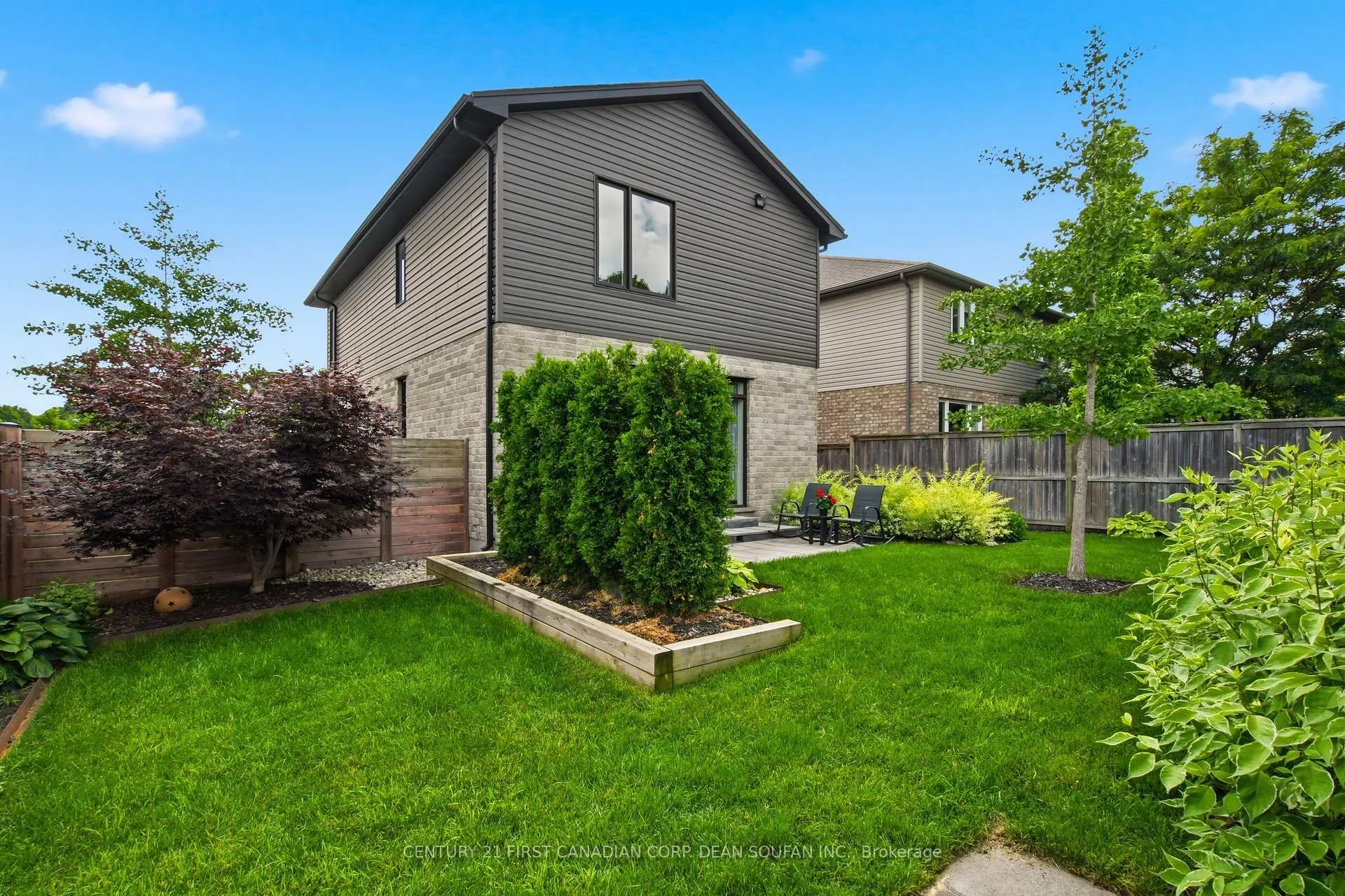 Photo 45 of 739 Springwood Crescent, London, North E — HOMEH