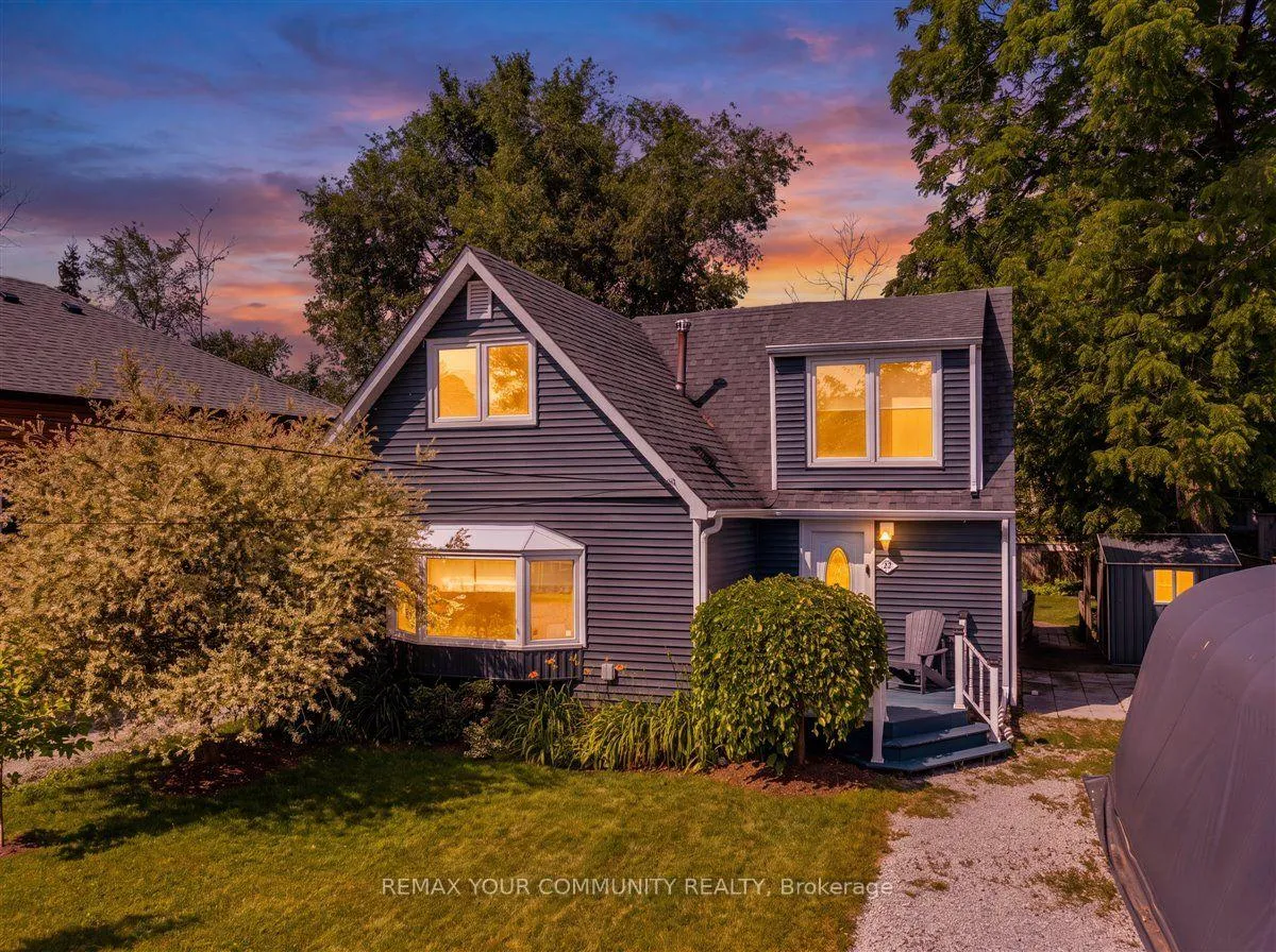 Photo 1 of 17 Farley Circle, Georgina, Historic Lakeshore Communities — HOMEH