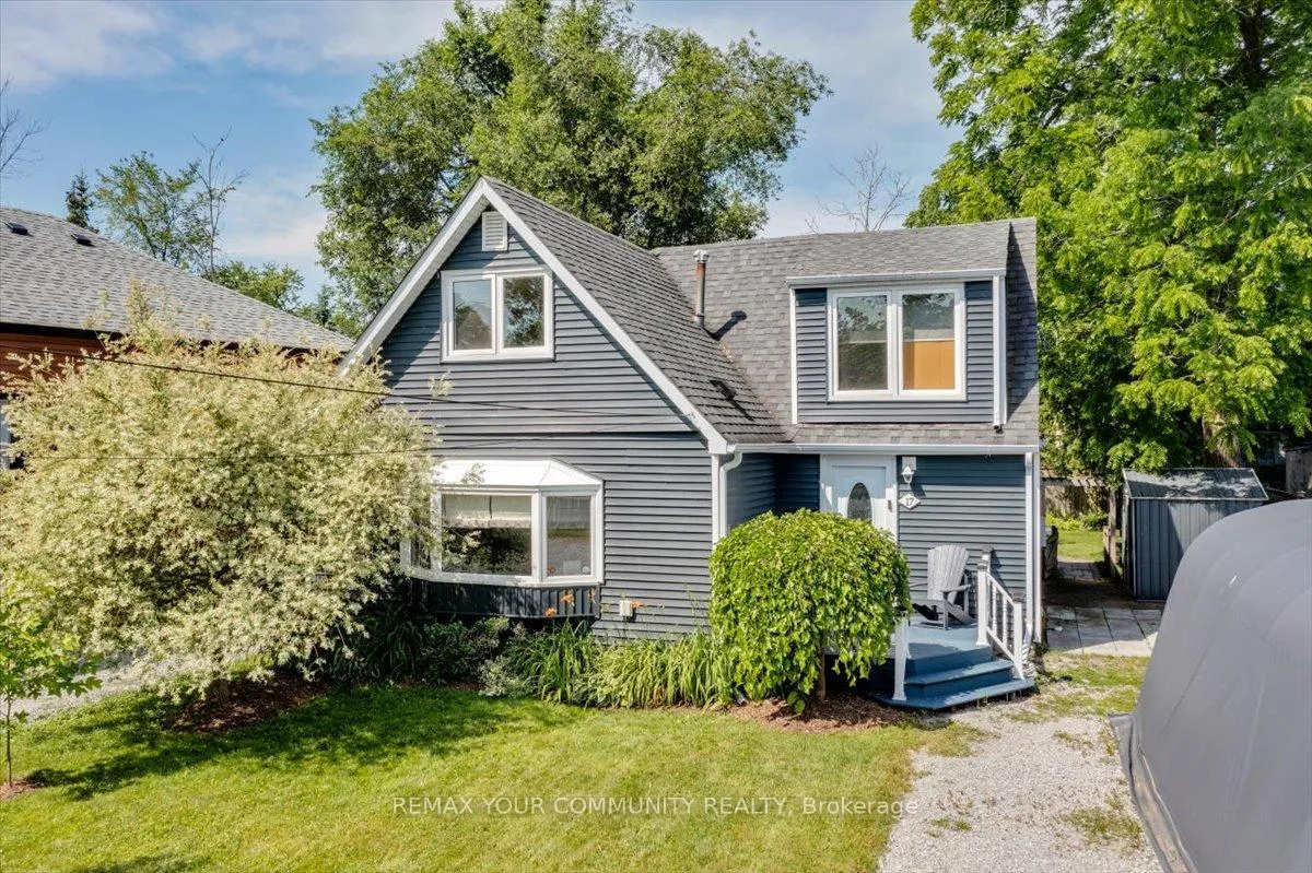 Photo 3 of 17 Farley Circle, Georgina, Historic Lakeshore Communities — HOMEH