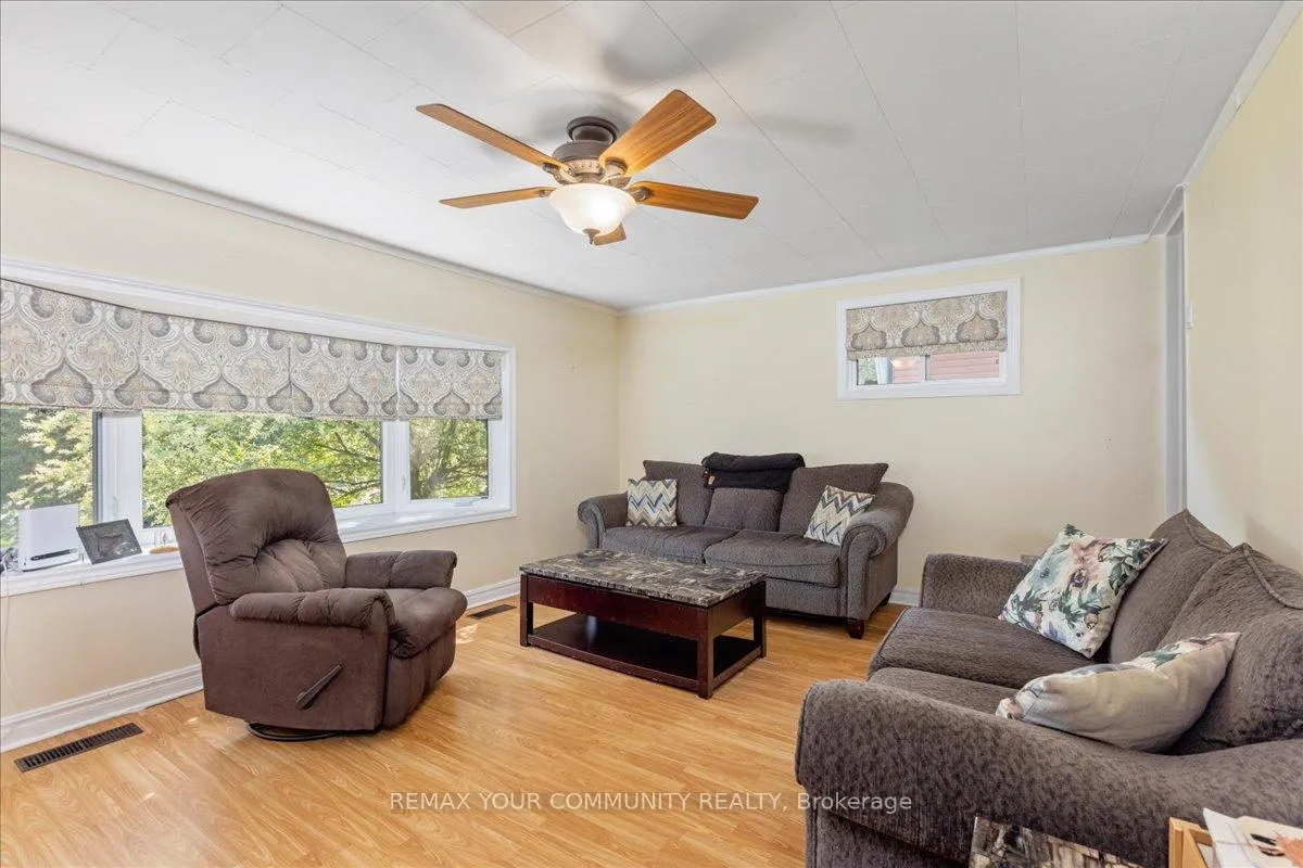 Photo 14 of 17 Farley Circle, Georgina, Historic Lakeshore Communities — HOMEH